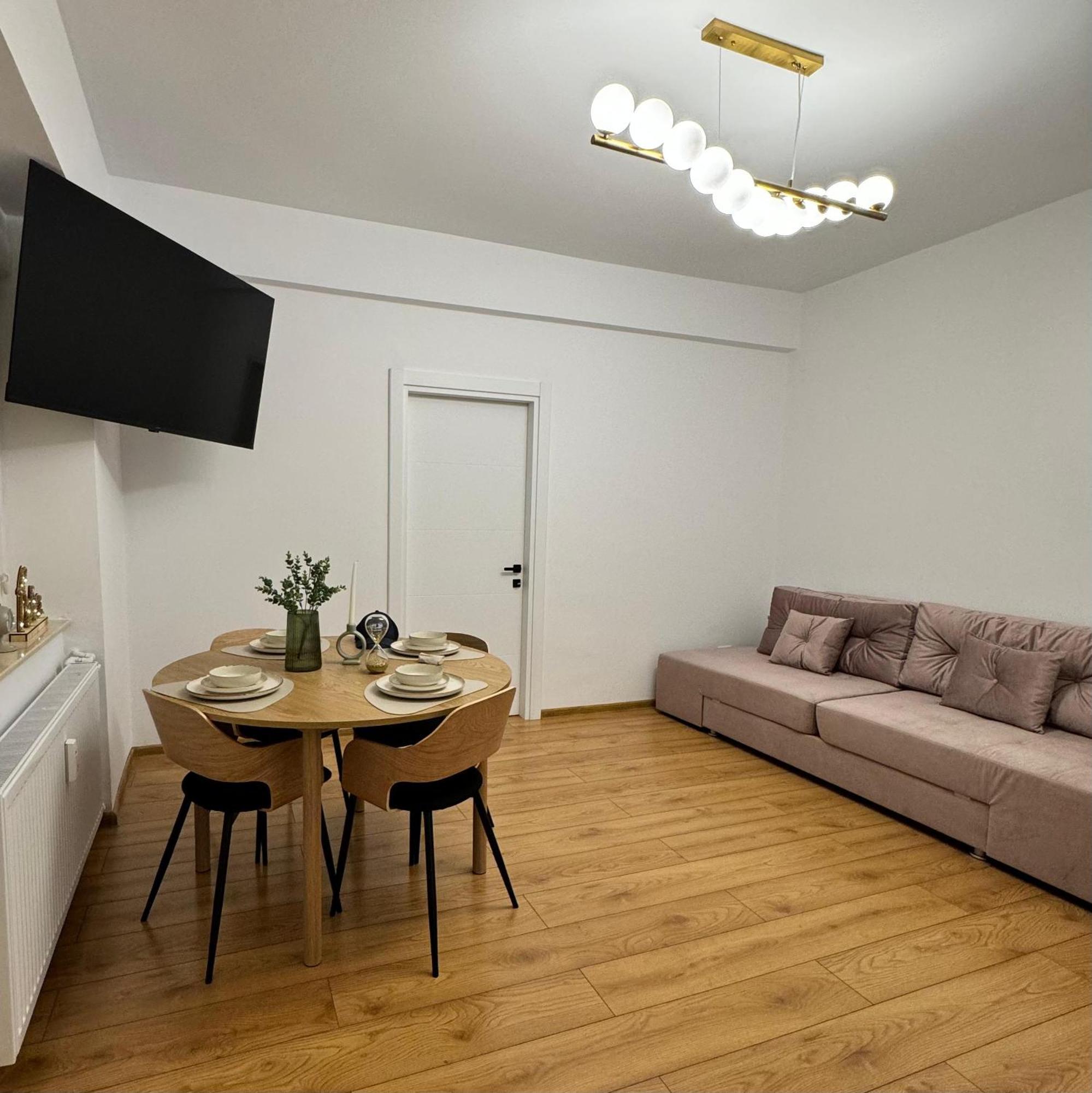 Beautiful With Two Bedrooms * Bucharest