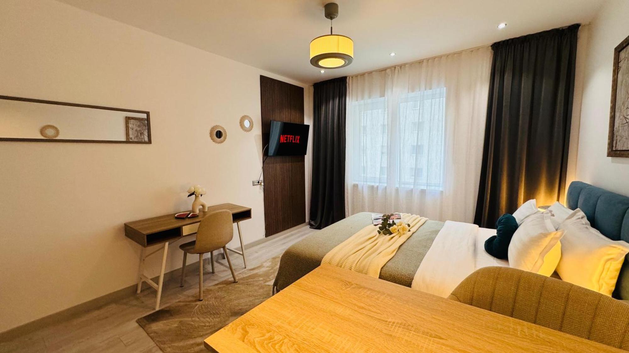 Deluxe - Perfect For Short Or Long Bucharest