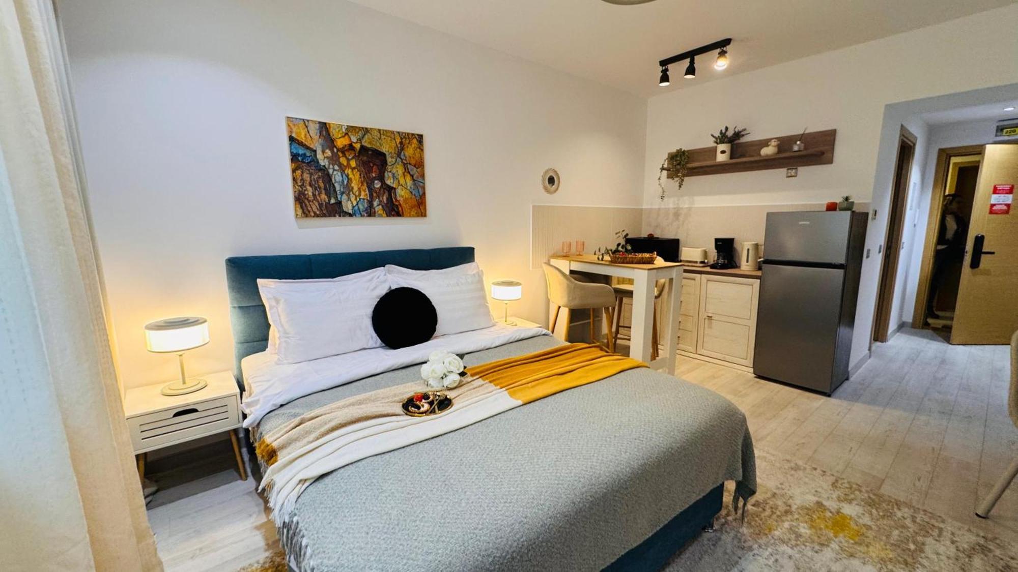 Deluxe - Perfect For Short Or Long * Bucharest