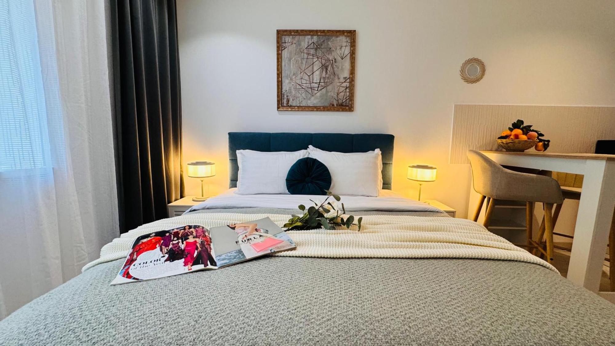 Deluxe - Perfect For Short Or Long Bucharest