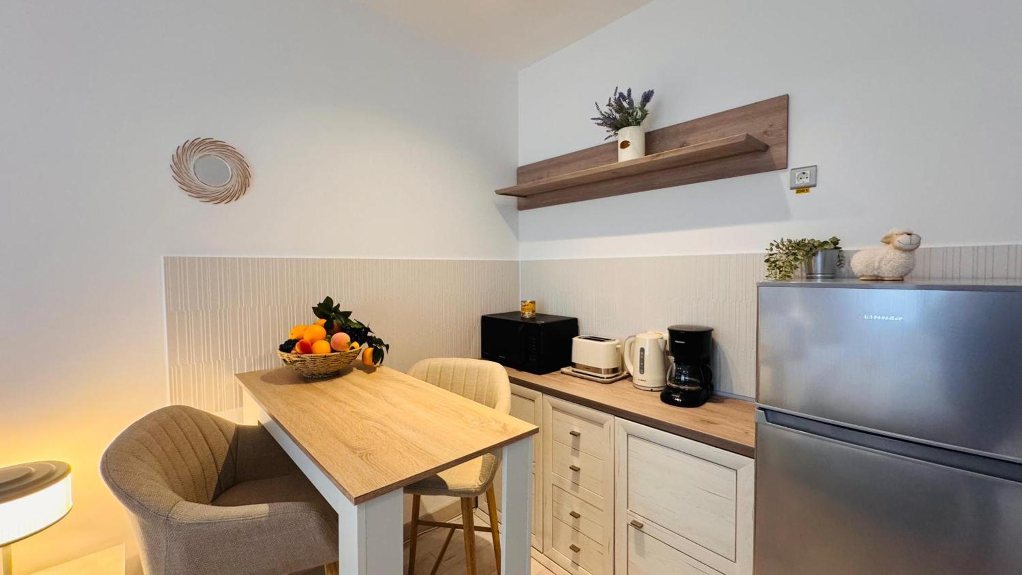 Deluxe - Perfect For Short Or Long Apartment Bucharest