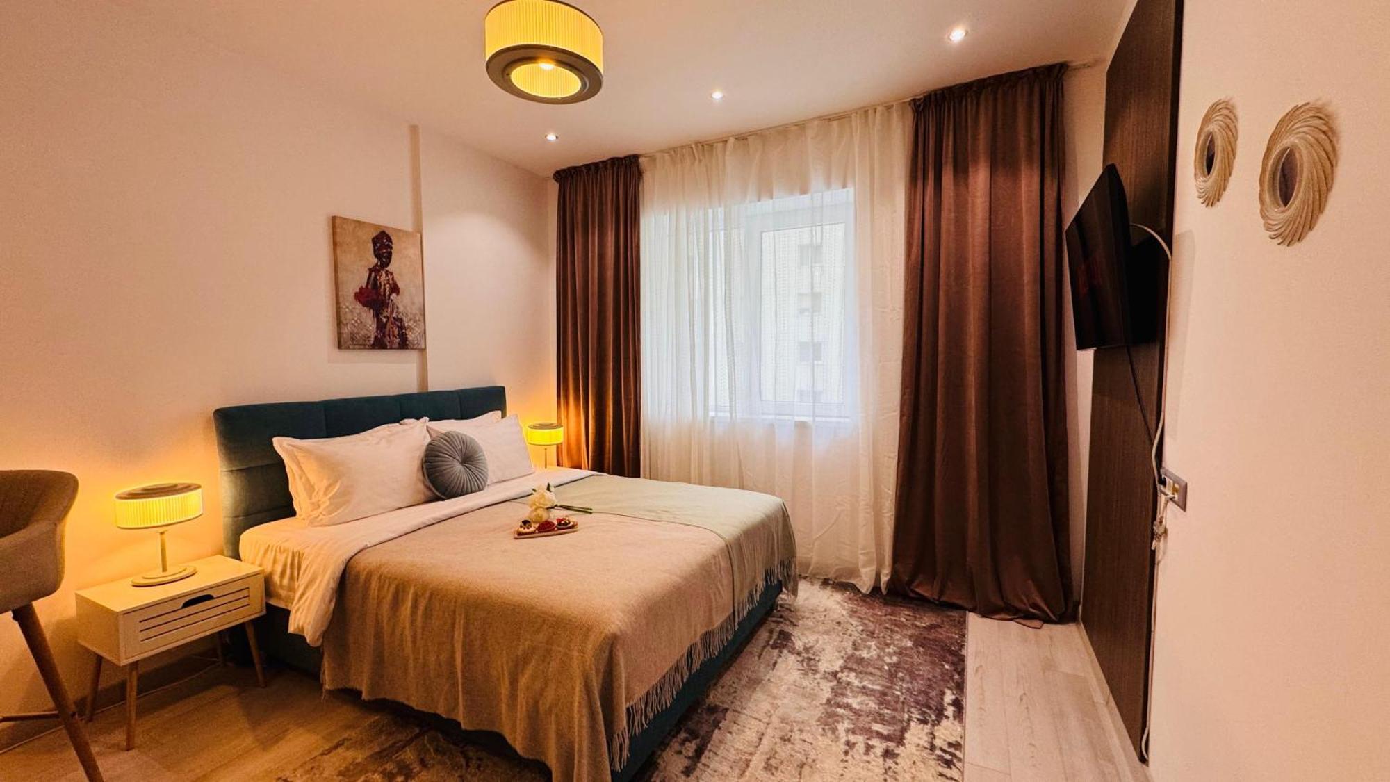 Deluxe - Perfect For Short Or Long * Bucharest