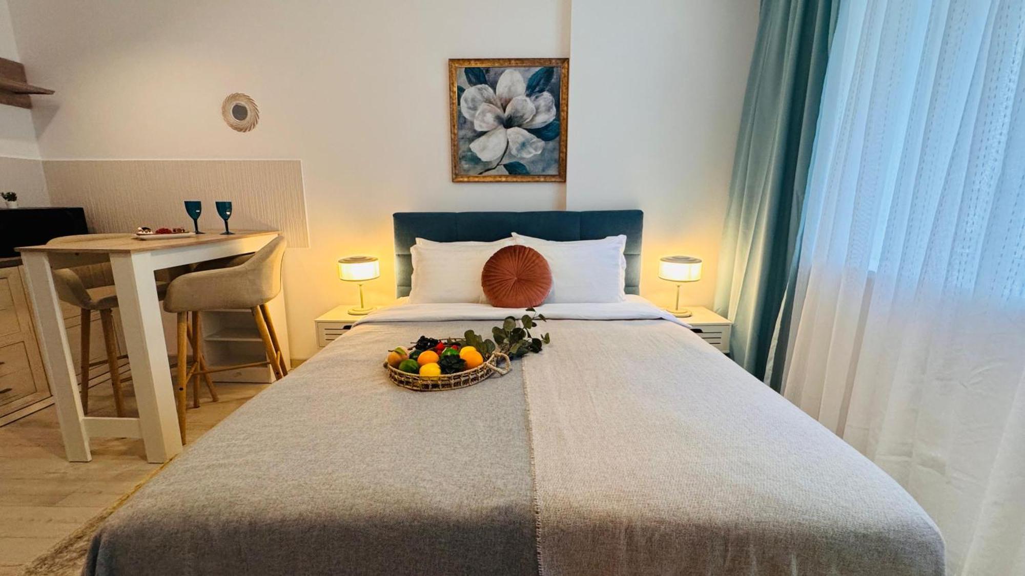 Deluxe - Perfect For Short Or Long * Bucharest
