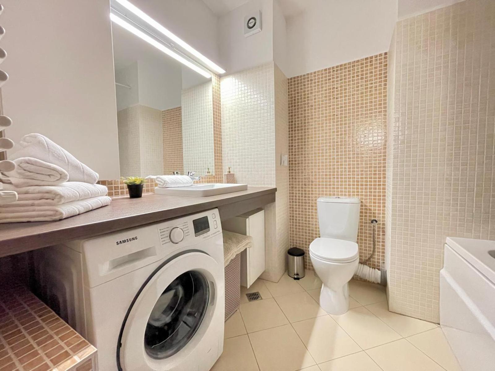 No 902 Circului Park Tower Apartment *
