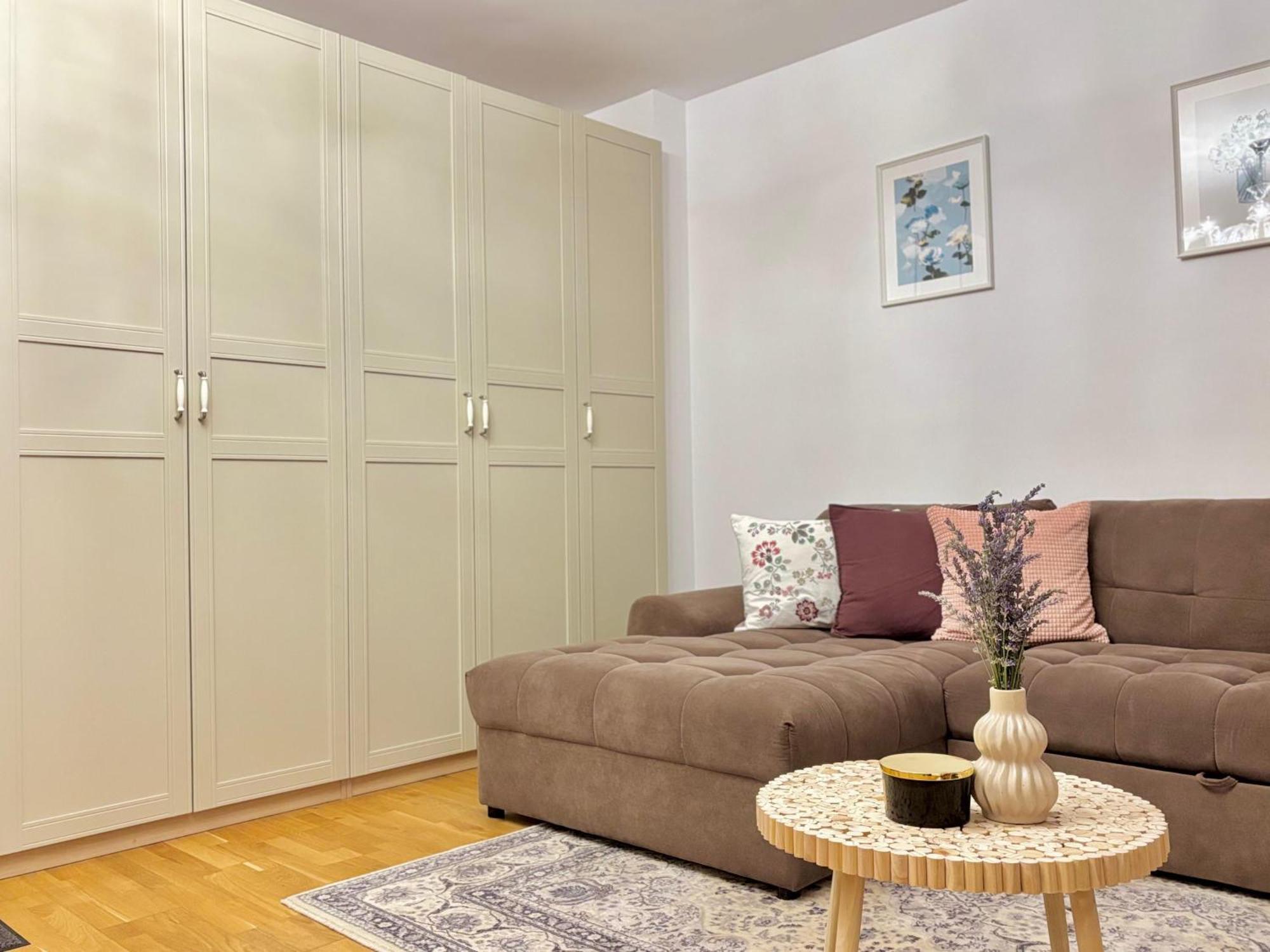 No 902 Circului Park Tower Apartment