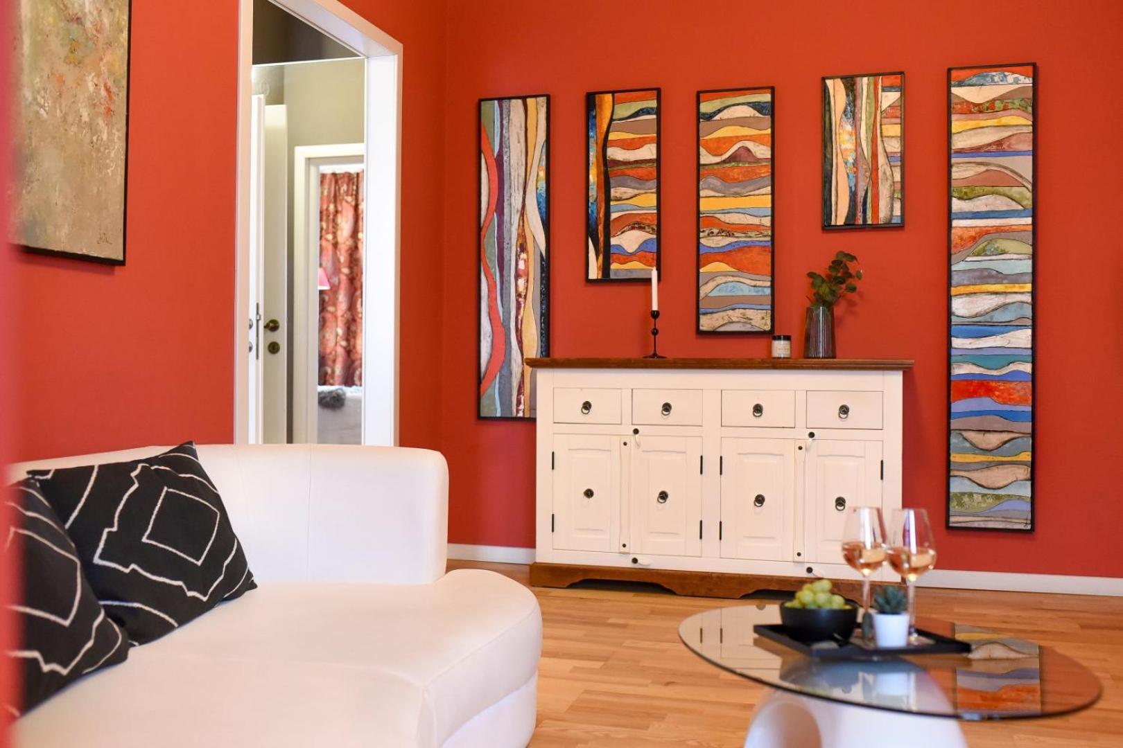 Haven - Downtown With Art Deco Design *