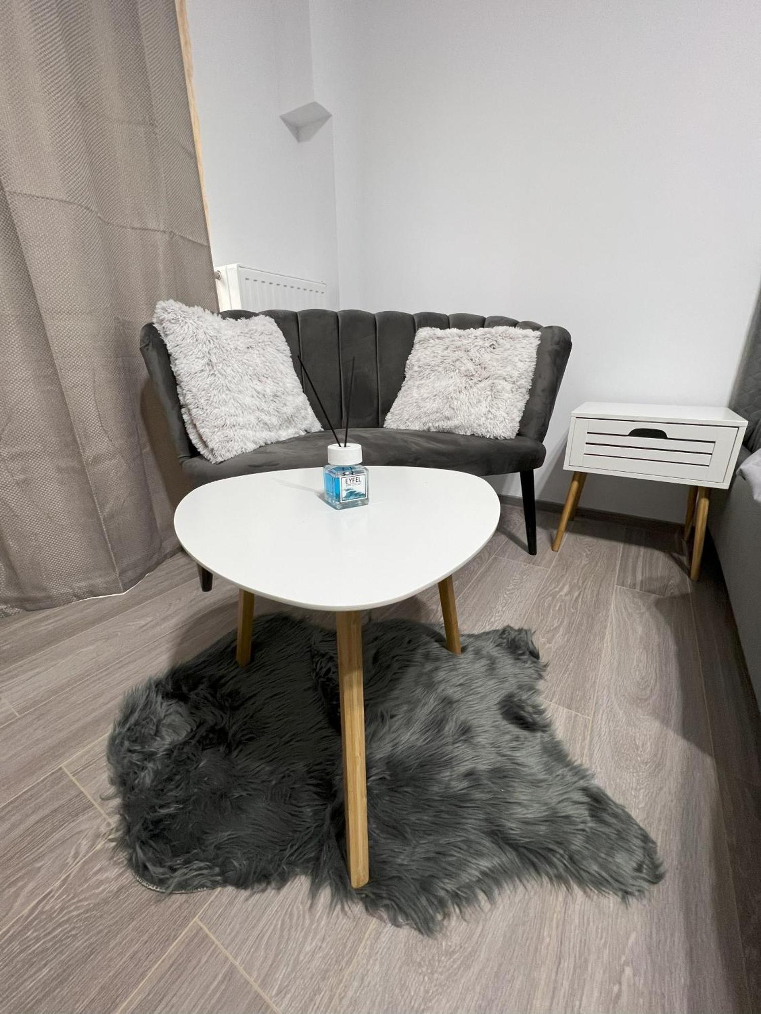 Apartment Refined Haven At Exigent Plaza - 08 *