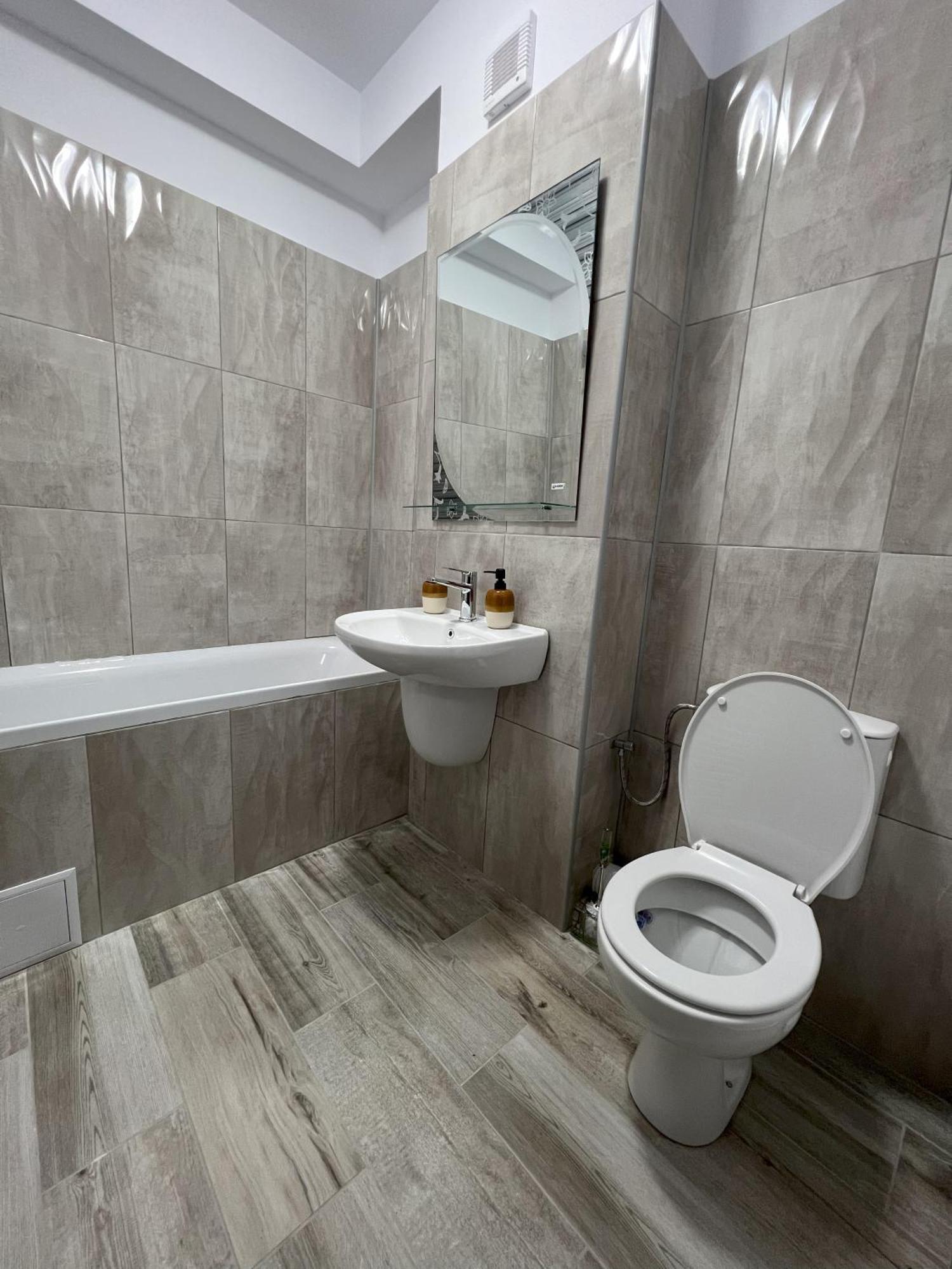 Apartment Refined Haven At Exigent Plaza - 08