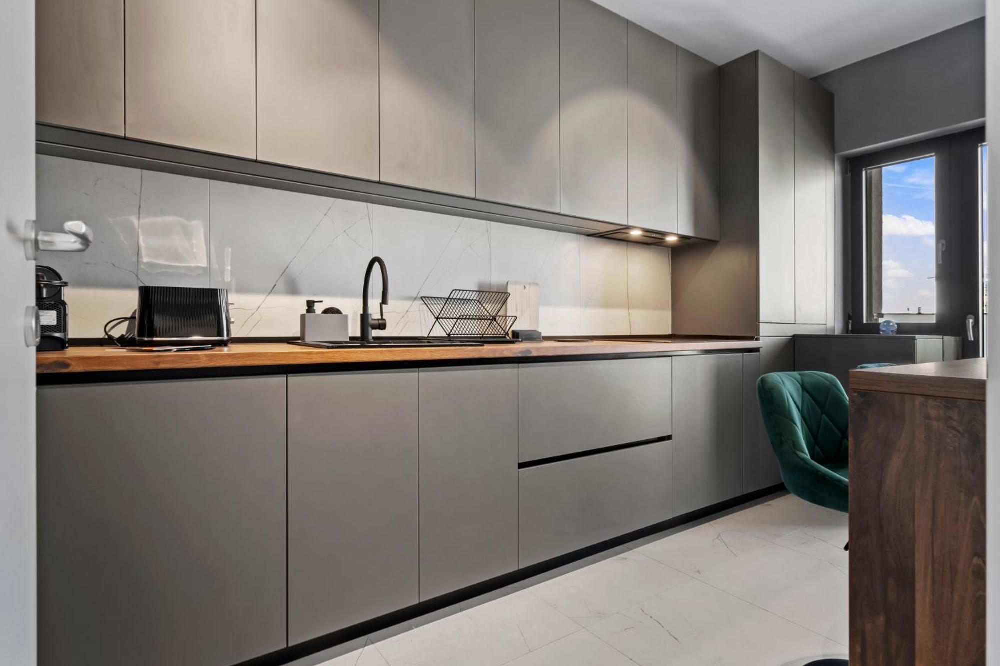 Ultra-modern & Spacious 2br With Balcony Bucharest