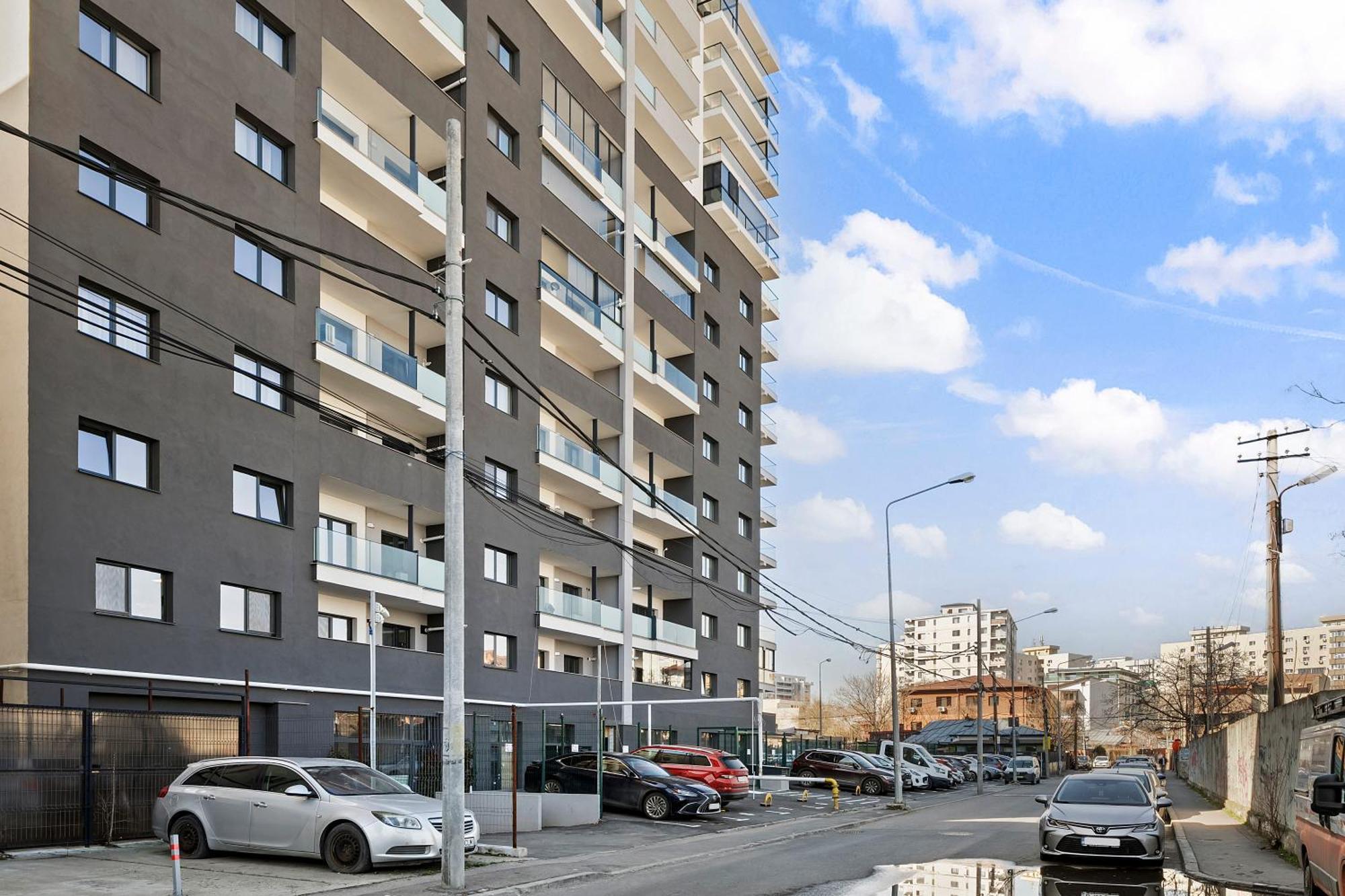 Ultra-modern & Spacious 2br With Balcony Bucharest