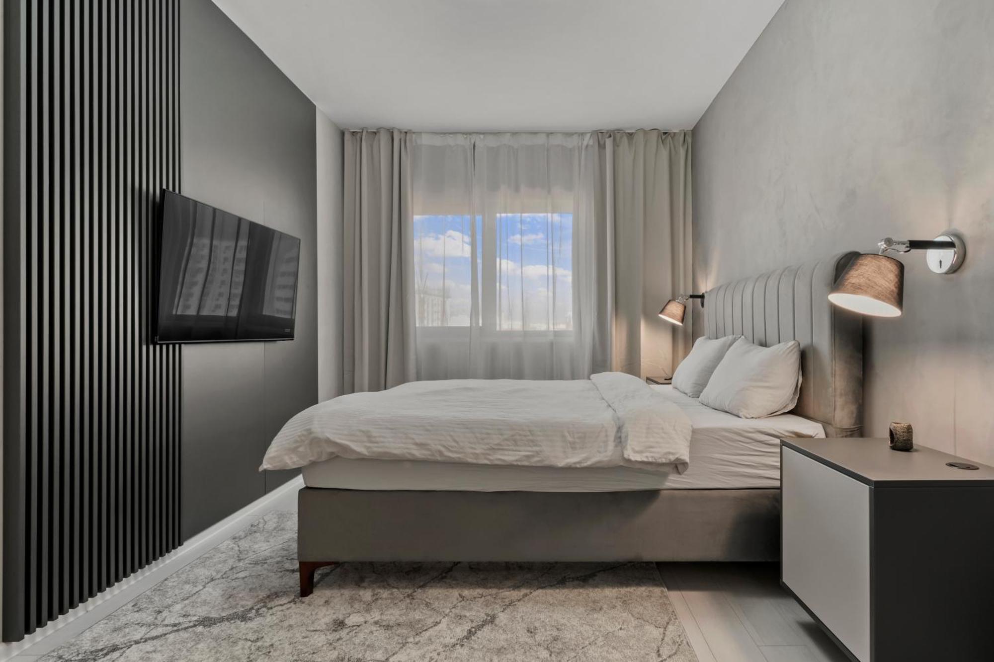 Ultra-modern & Spacious 2br With Balcony Apartment *