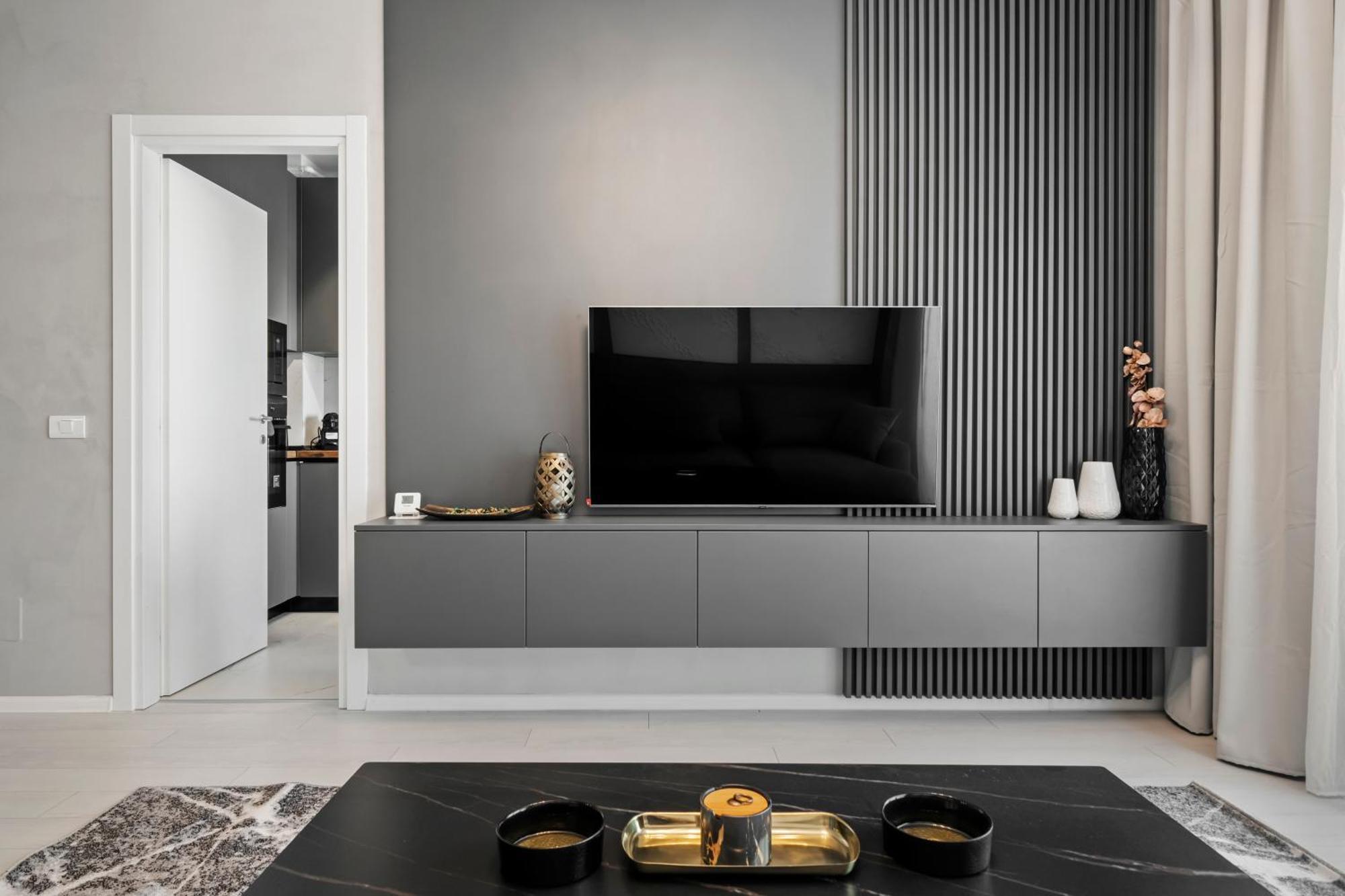 Ultra-modern & Spacious 2br With Balcony Apartment *