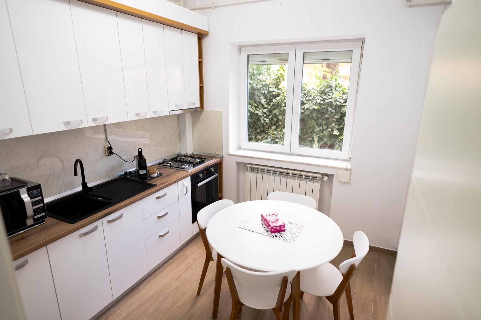 Apartment Shiro Athenee *