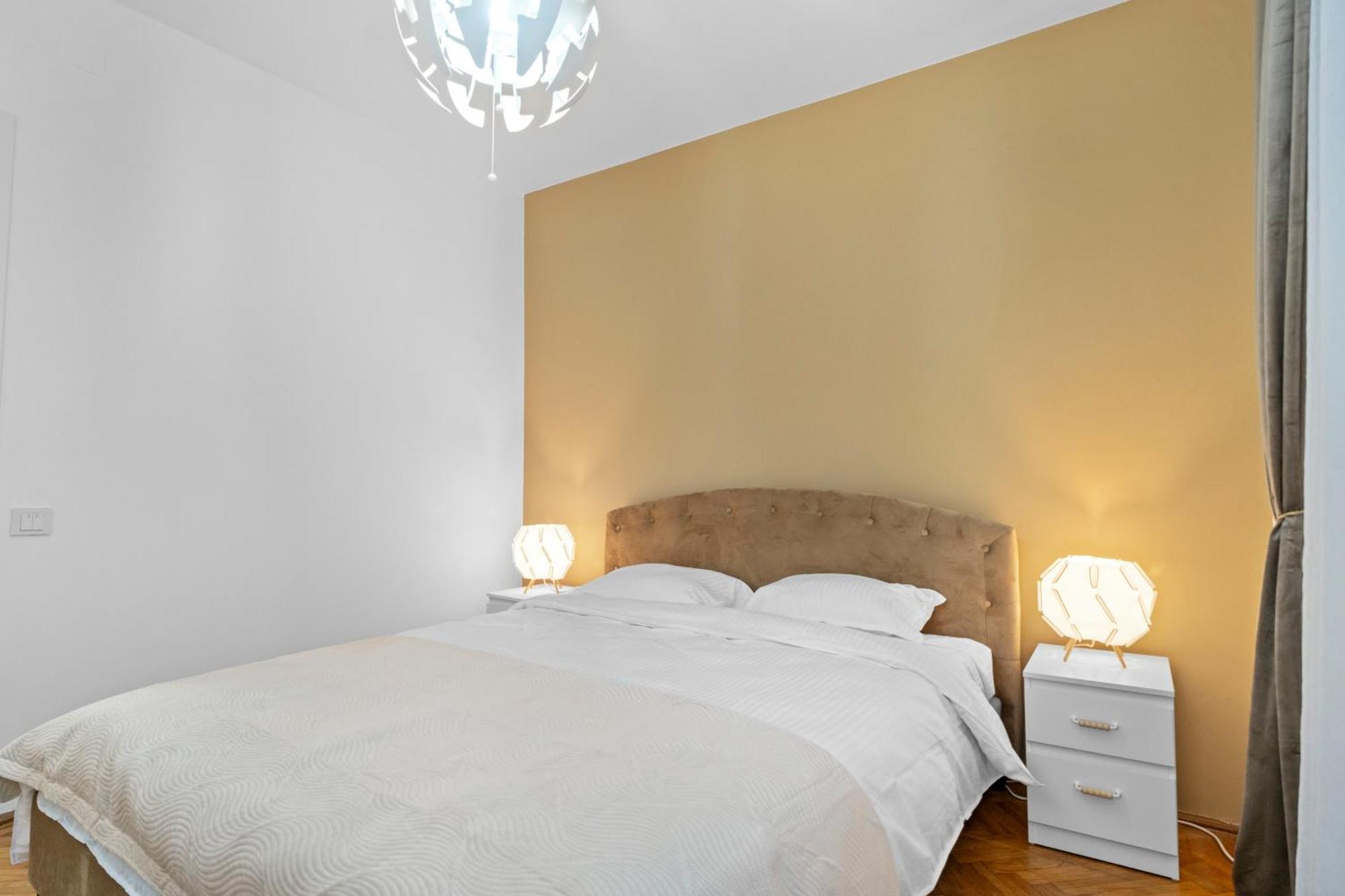 New Luxurious With Park View Apartment Bucharest