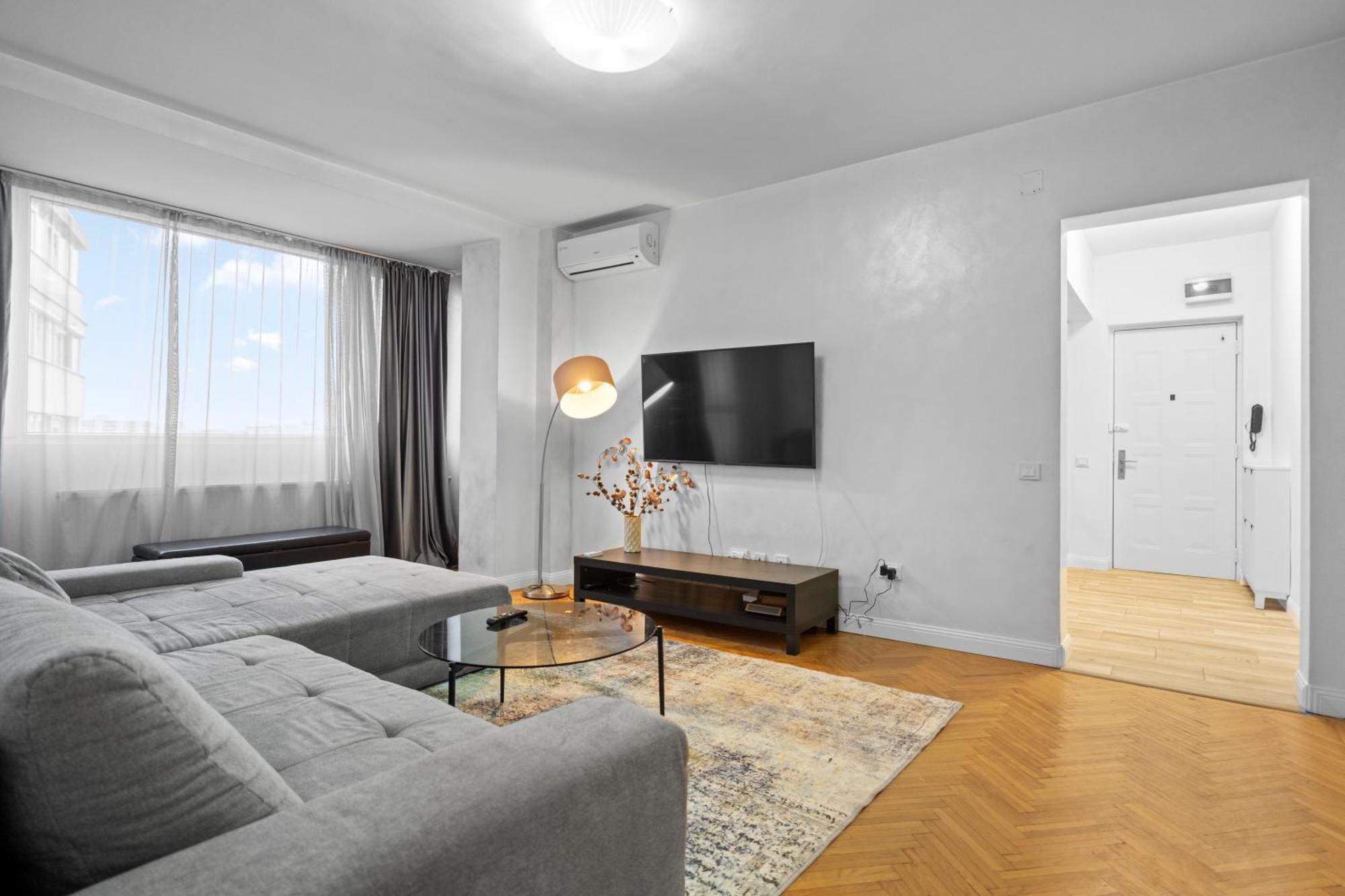 New Luxurious With Park View Apartment Bucharest
