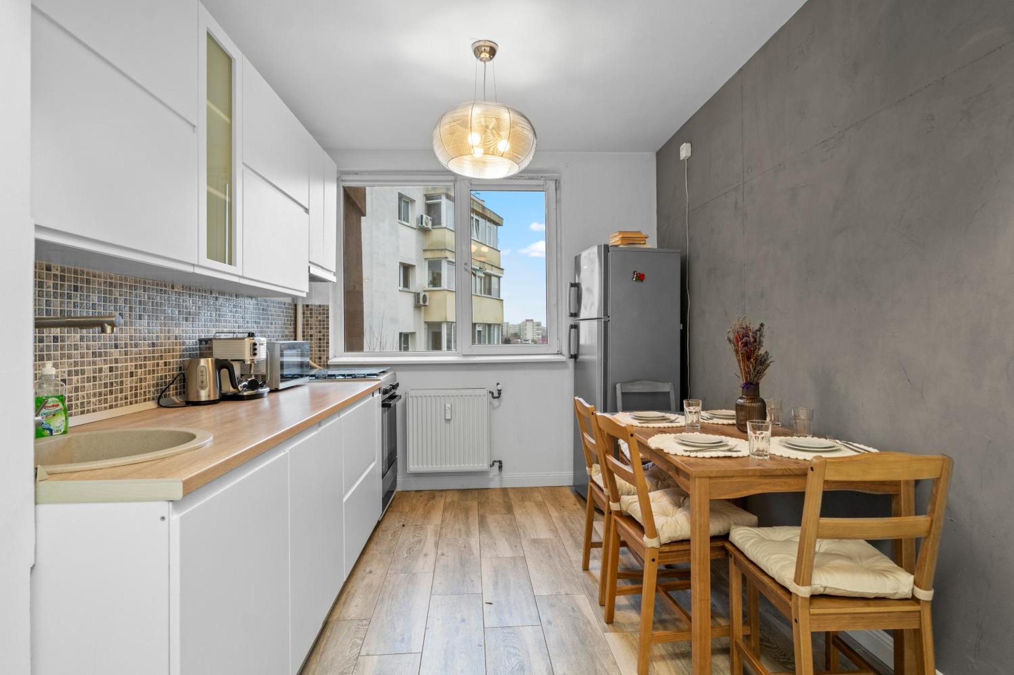 New Luxurious With Park View Apartment *