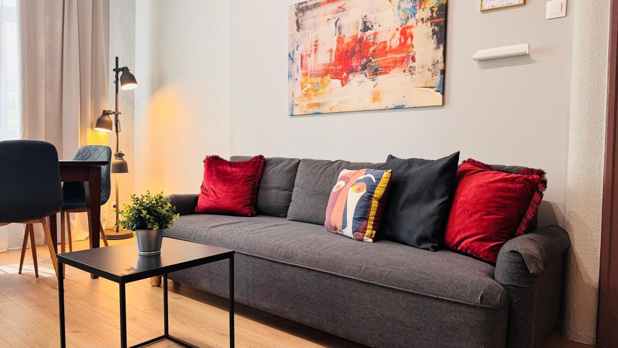 Ideal - Spacious & Modern Near Unirii Square Apartment Bucharest