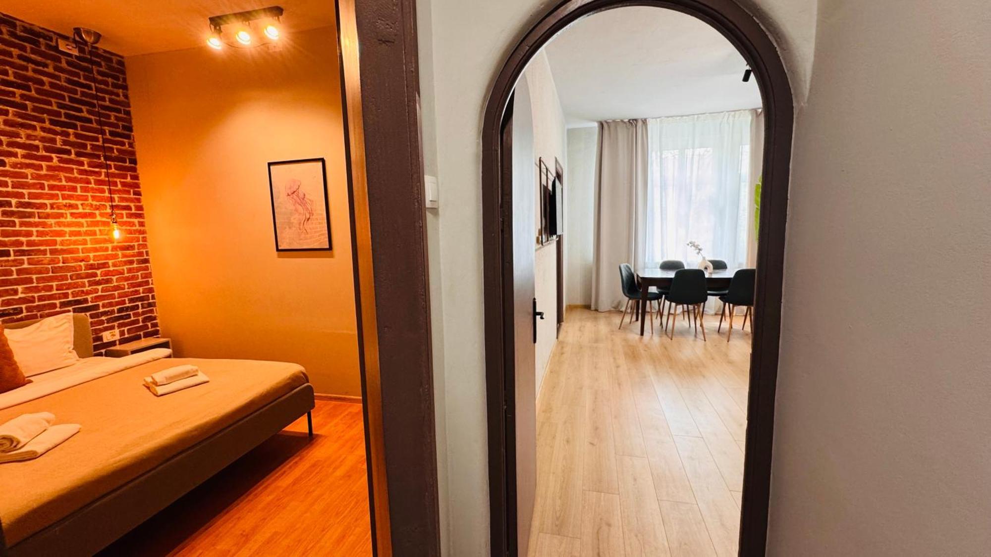 Ideal - Spacious & Modern Near Unirii Square Apartment Bucharest