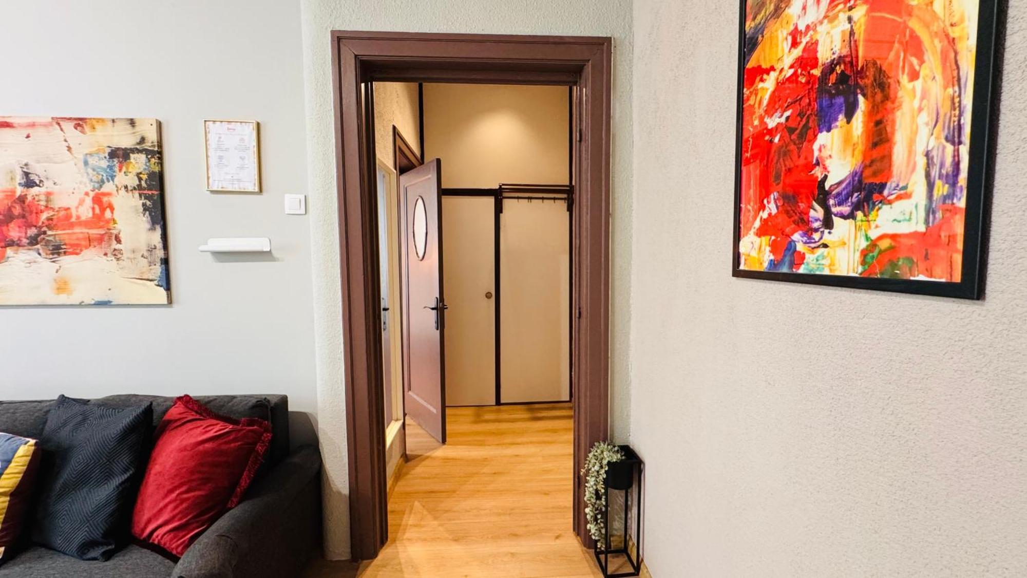 Apartment Ideal - Spacious & Modern Near Unirii Square Bucharest