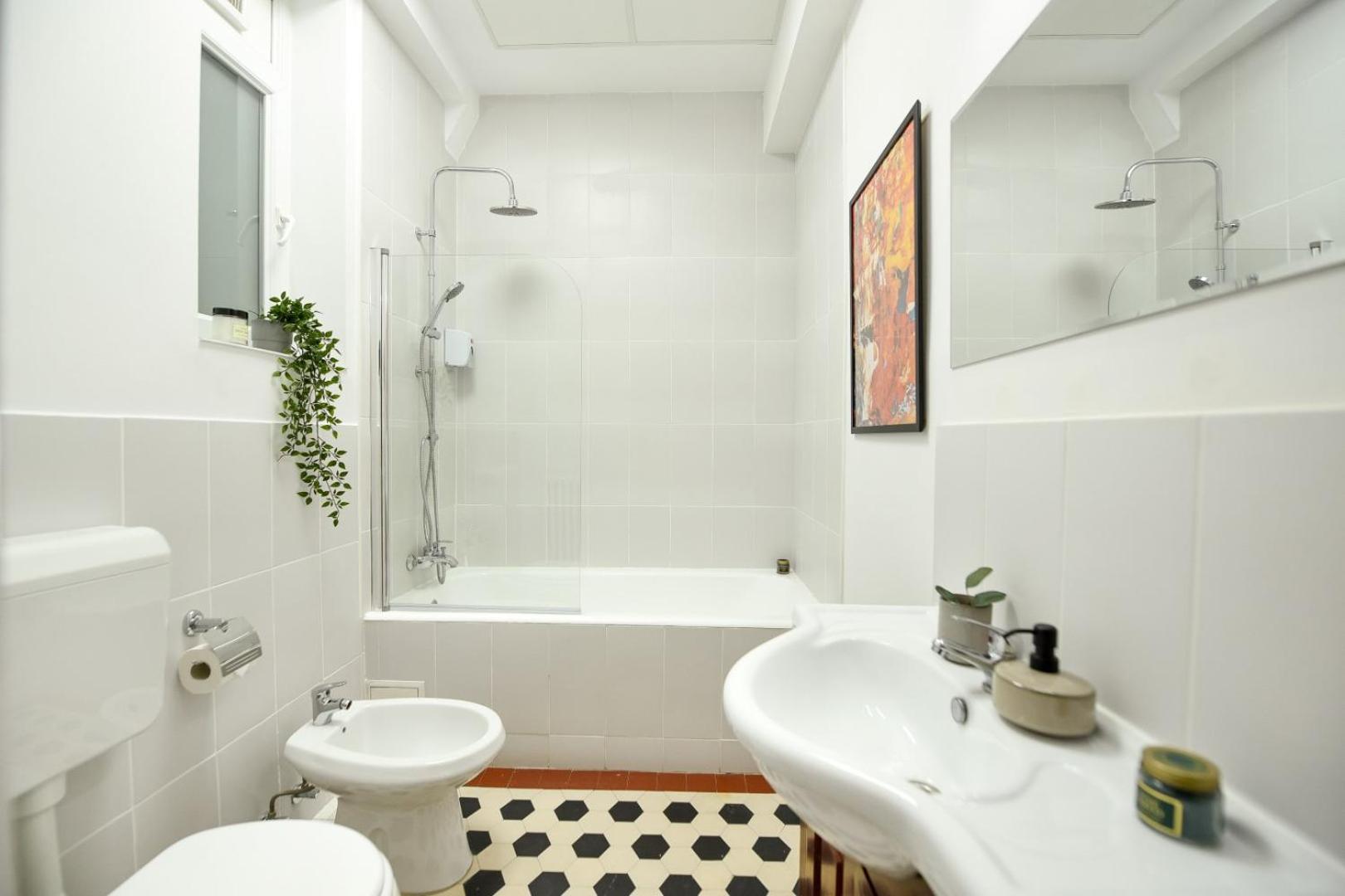 Ideal - Spacious & Modern Near Unirii Square Apartment