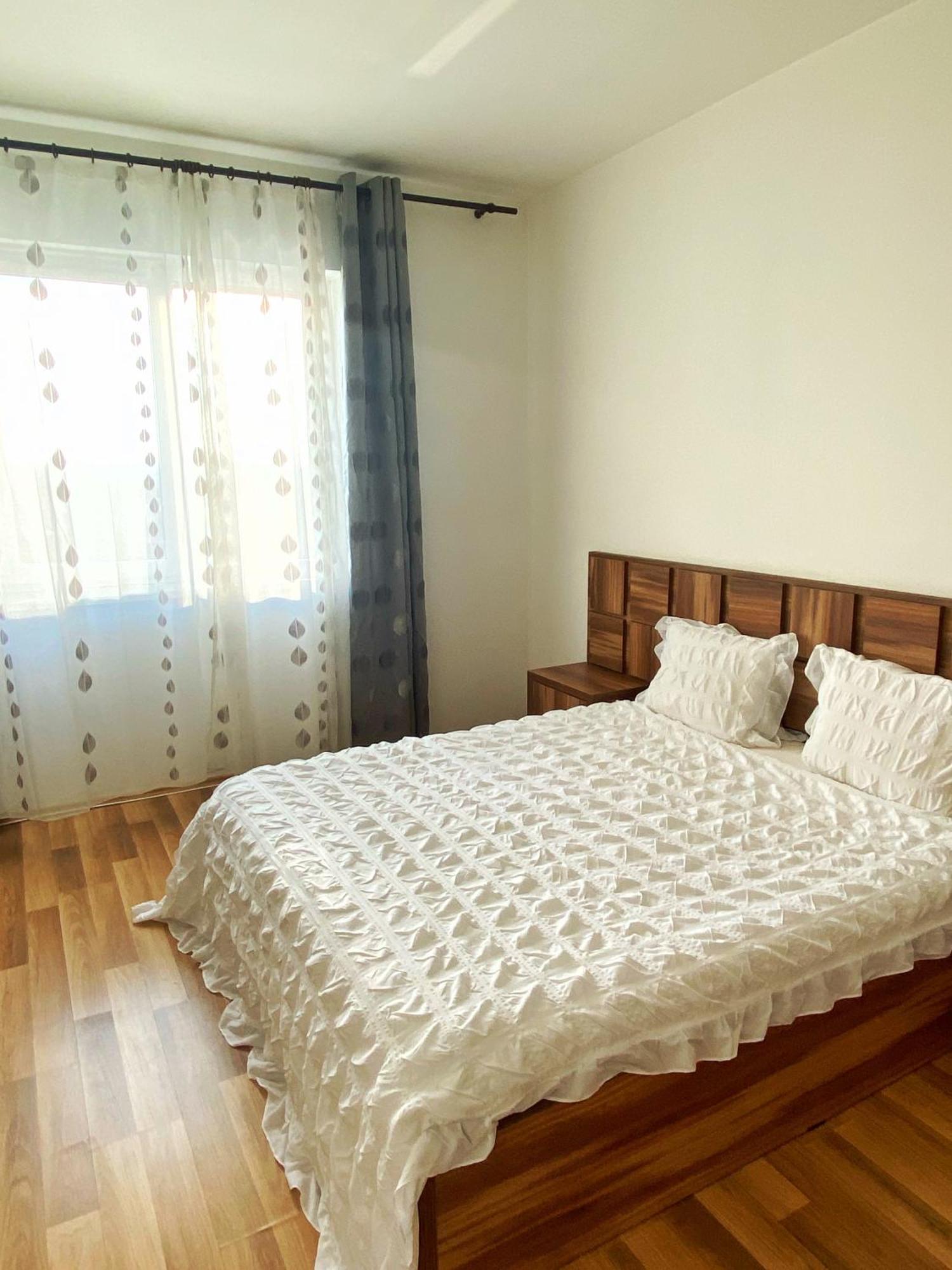 Premier Flat With Parking Apartment