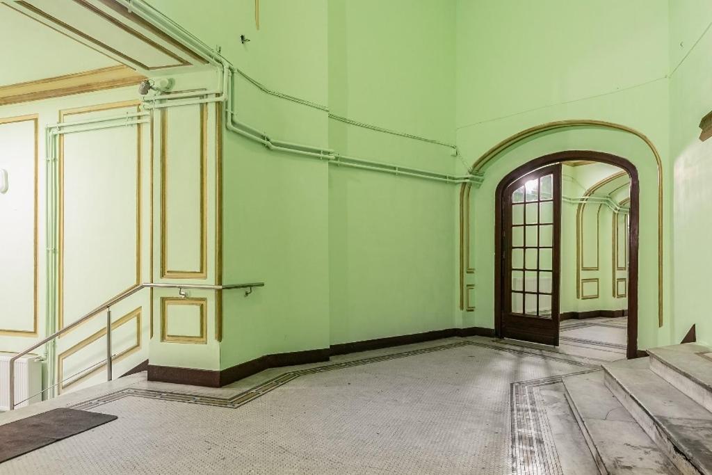 Intimate Place In The Old Town Of