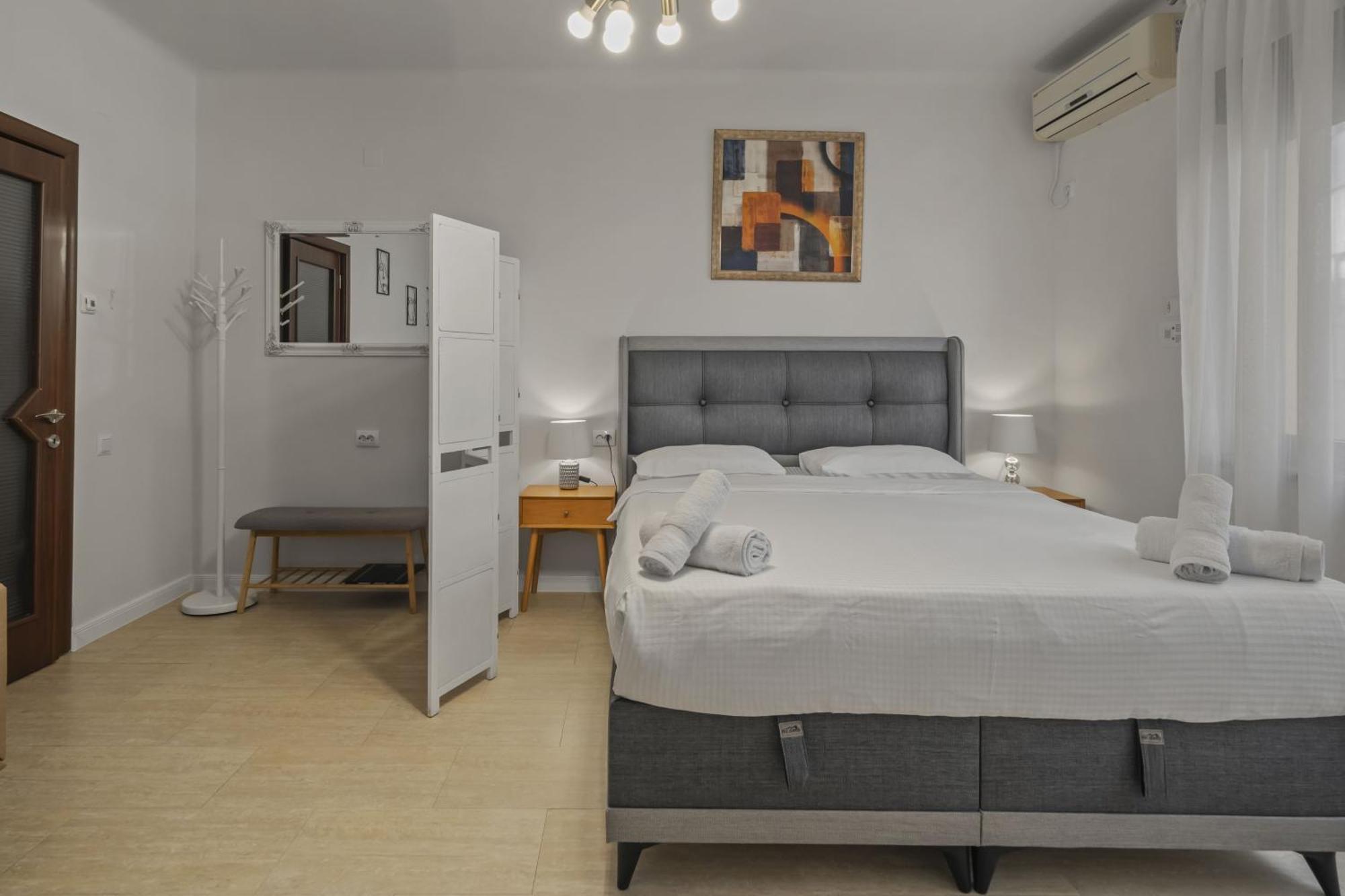 Apartment Upscale Studio, Walking Distance From The Old Town