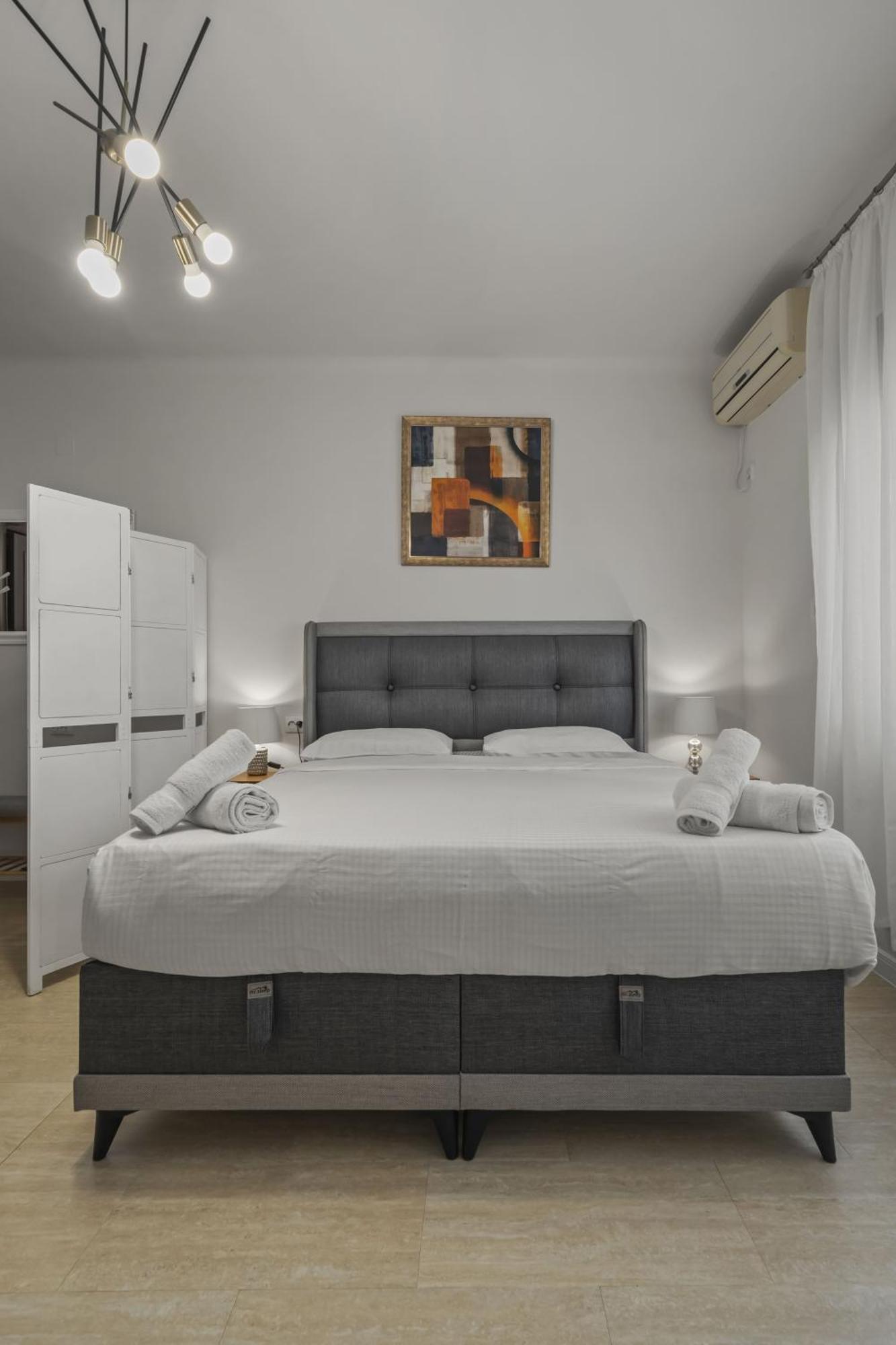 Upscale Studio, Walking Distance From The Old Town *