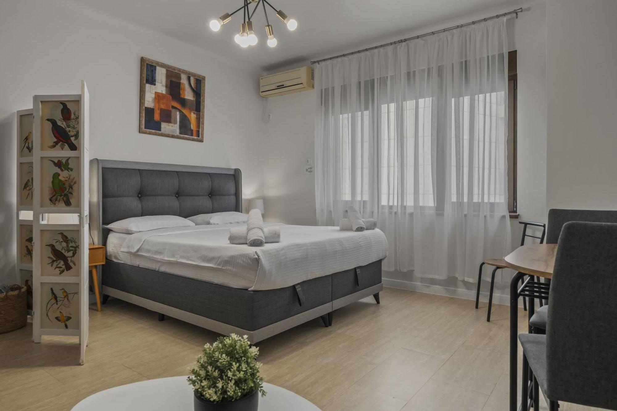 Upscale Studio, Walking Distance From The Old Town