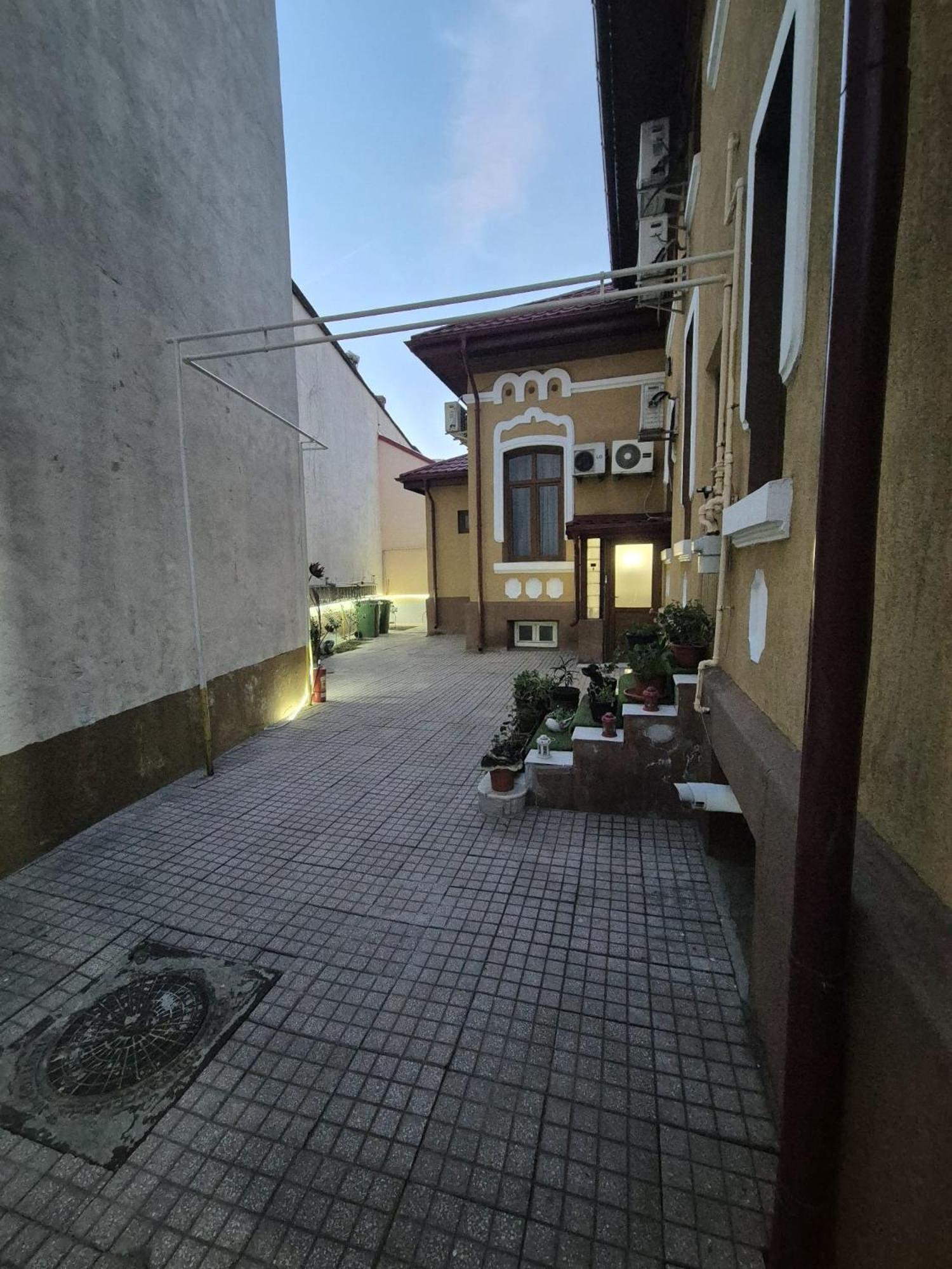 Boutique Old 3 Apartment *