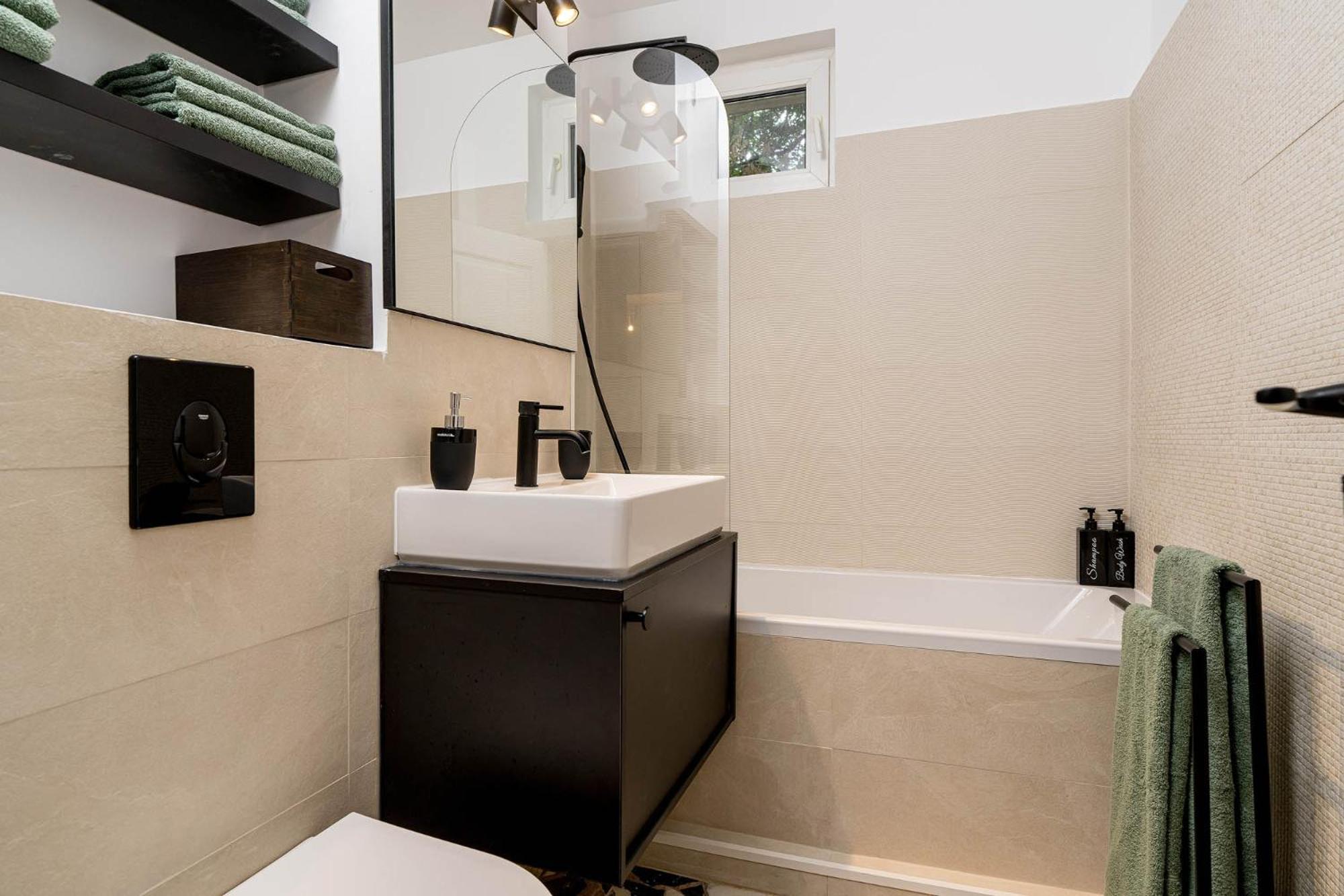 Eclectic Romexpo 2br Near Metro Apartment Bucharest