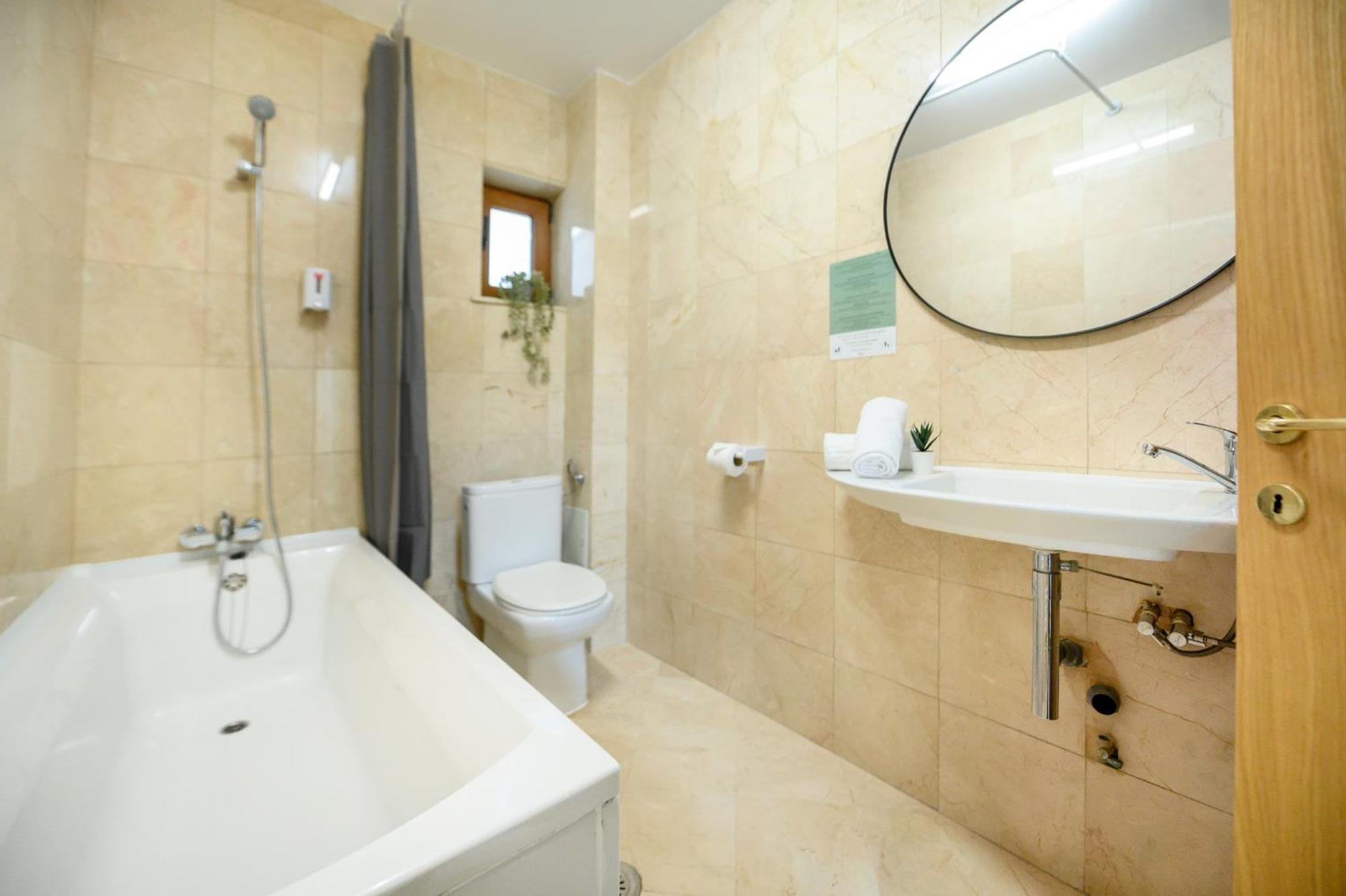 Apartment Cultural Gems- Modern 1br Near Museums Bucharest