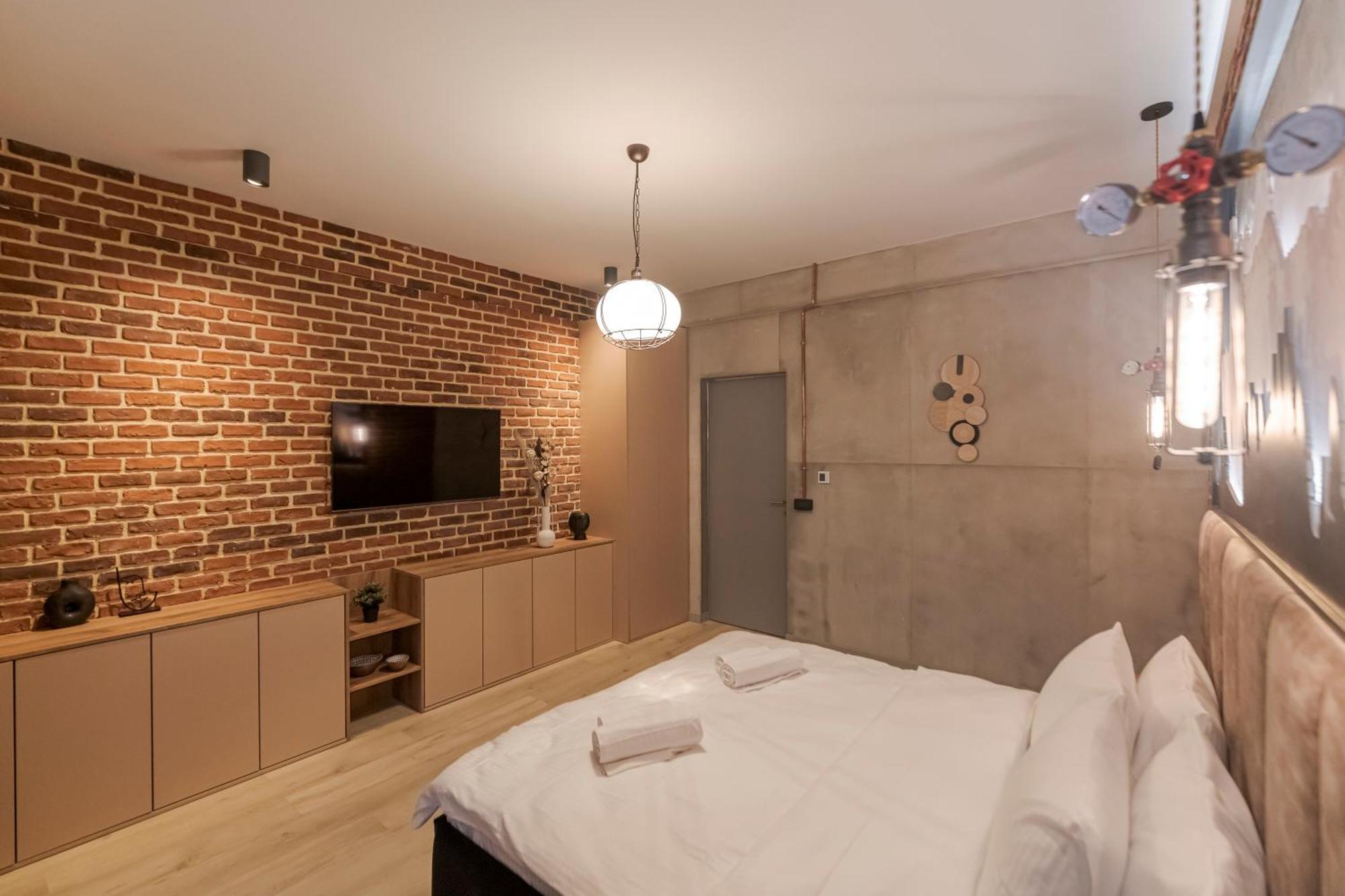 The Old Town Industrial Vault - A Fusion Of Past & Present Apartment Bucharest