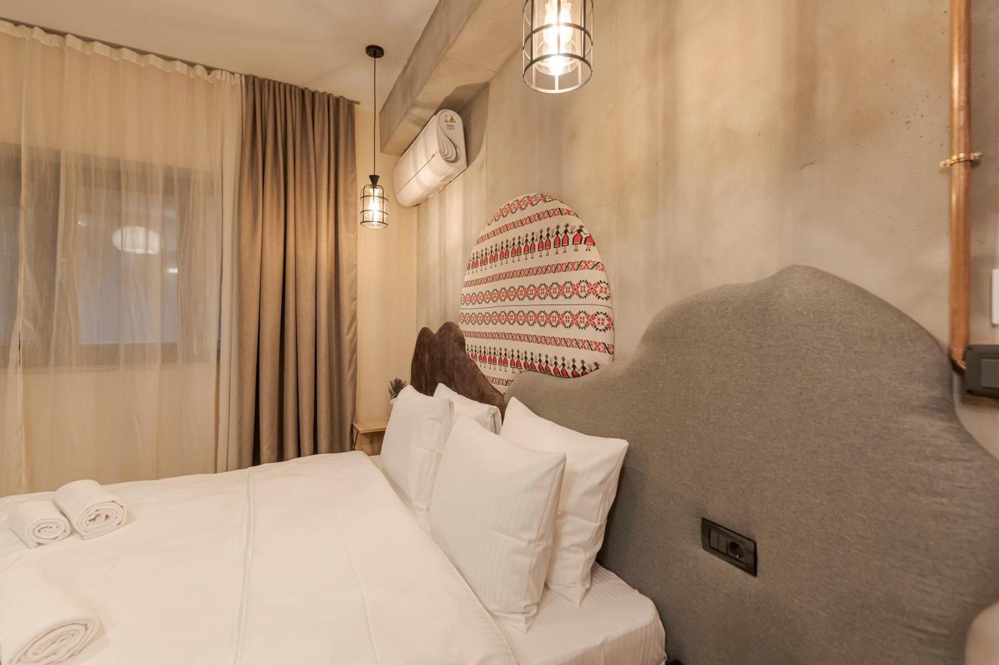 The Old Town Industrial Vault - A Fusion Of Past & Present Apartment *