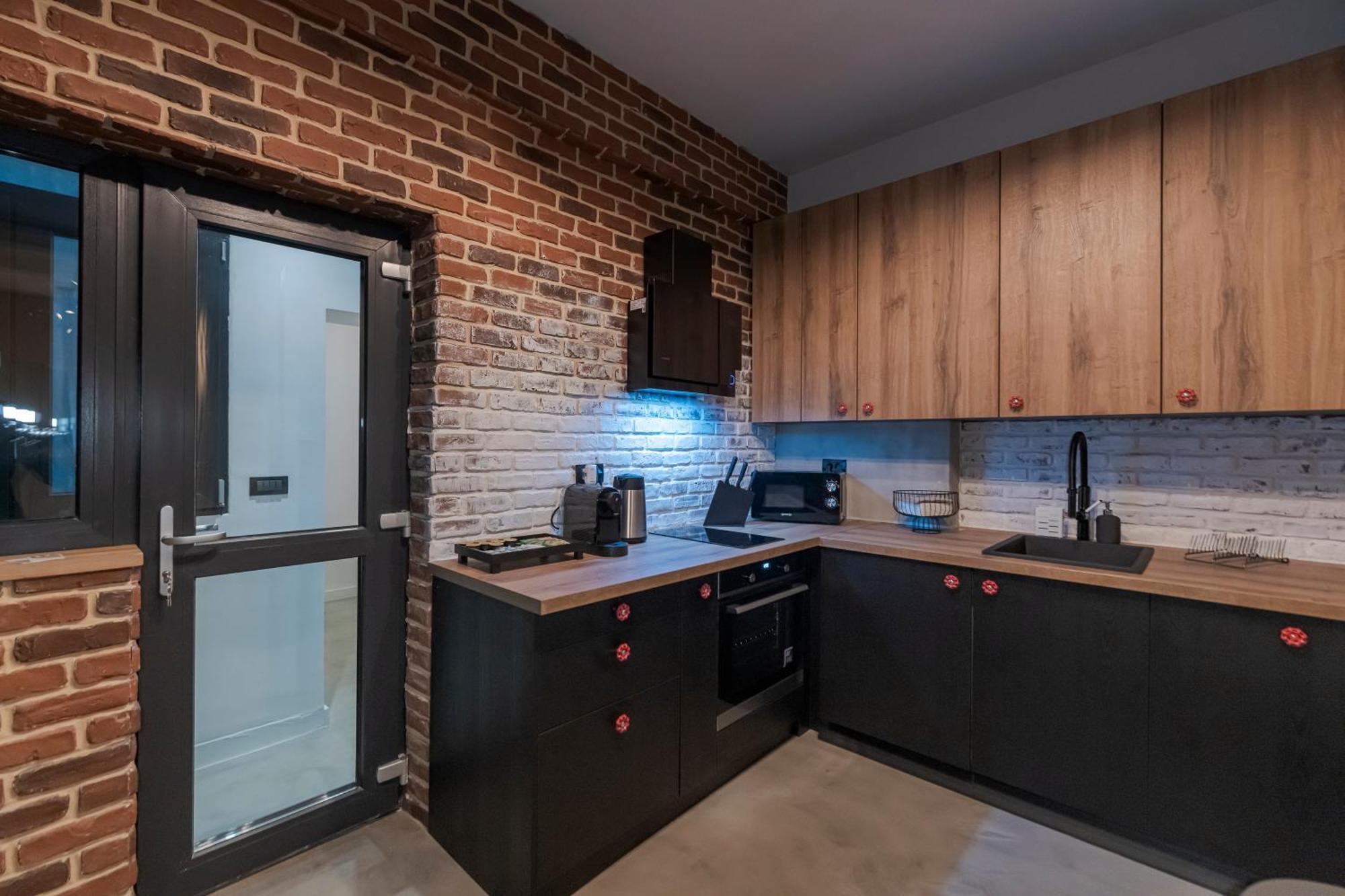 The Old Town Industrial Vault - A Fusion Of Past & Present Apartment