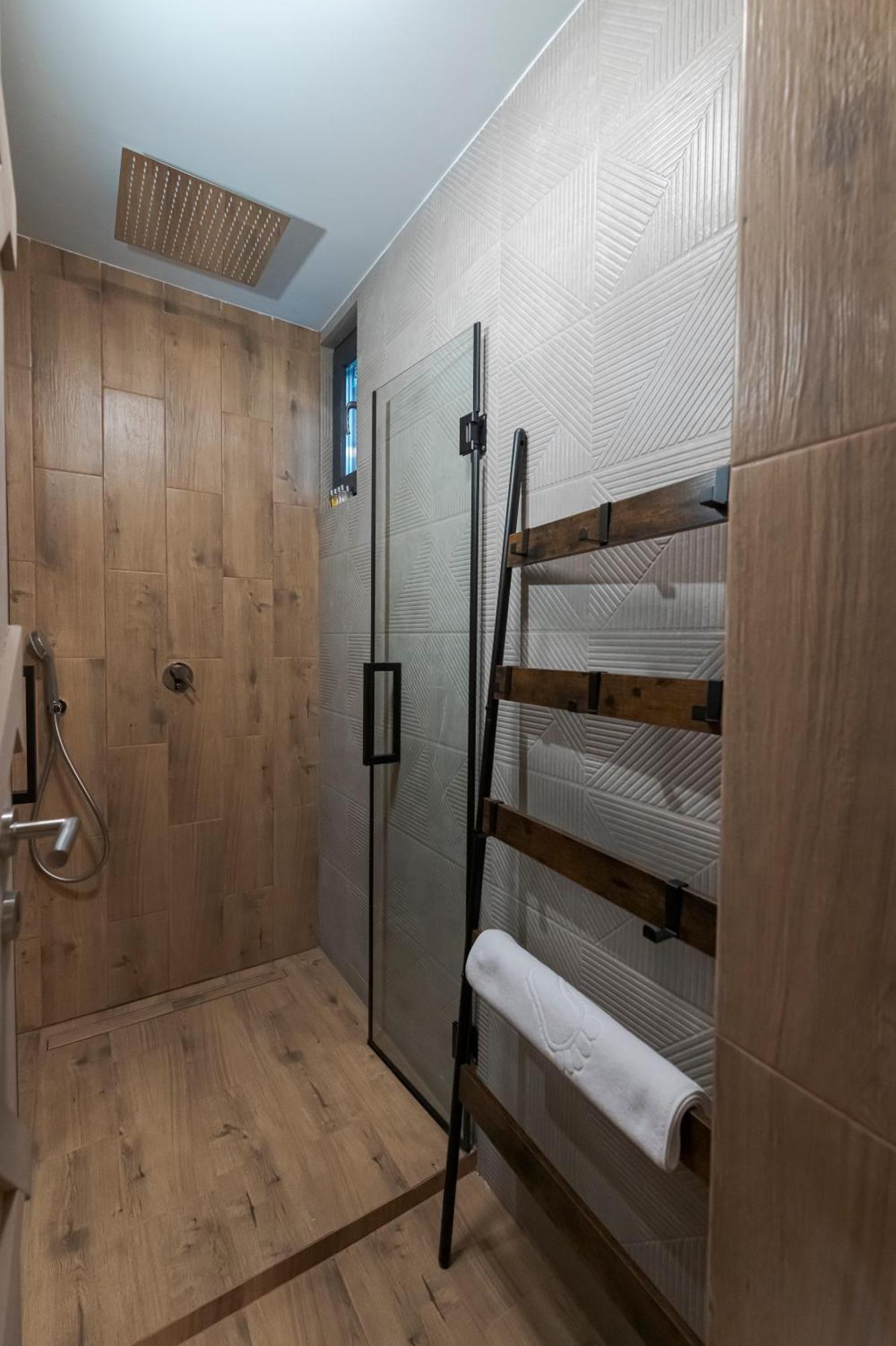 The Old Town Industrial Vault - A Fusion Of Past & Present Apartment Bucharest