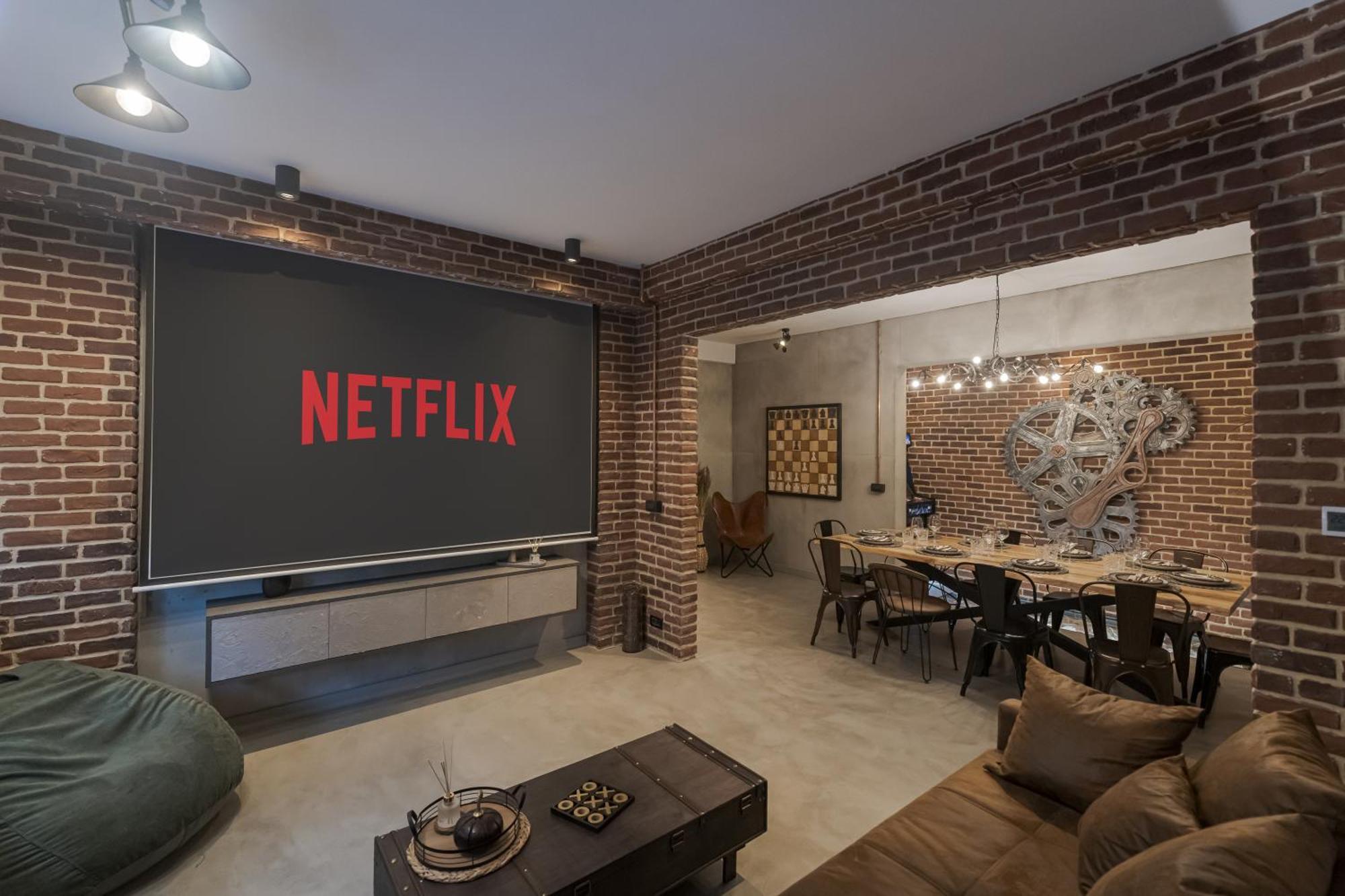 The Old Town Industrial Vault - A Fusion Of Past & Present Apartment