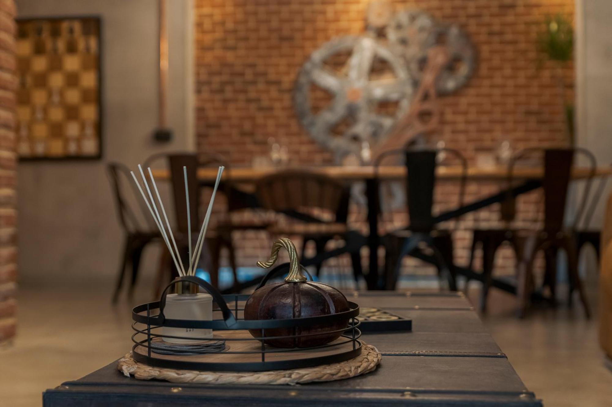 Apartment The Old Town Industrial Vault - A Fusion Of Past & Present Bucharest