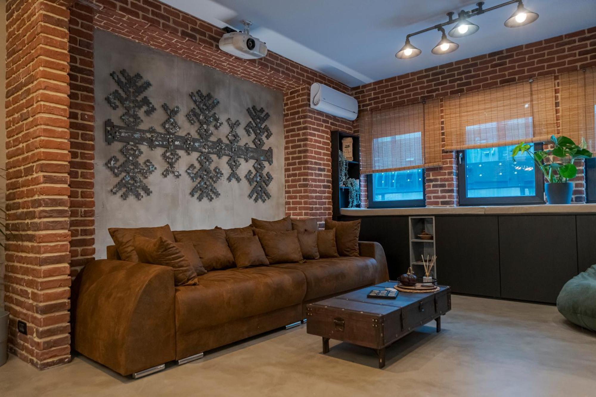 The Old Town Industrial Vault - A Fusion Of Past & Present Apartment