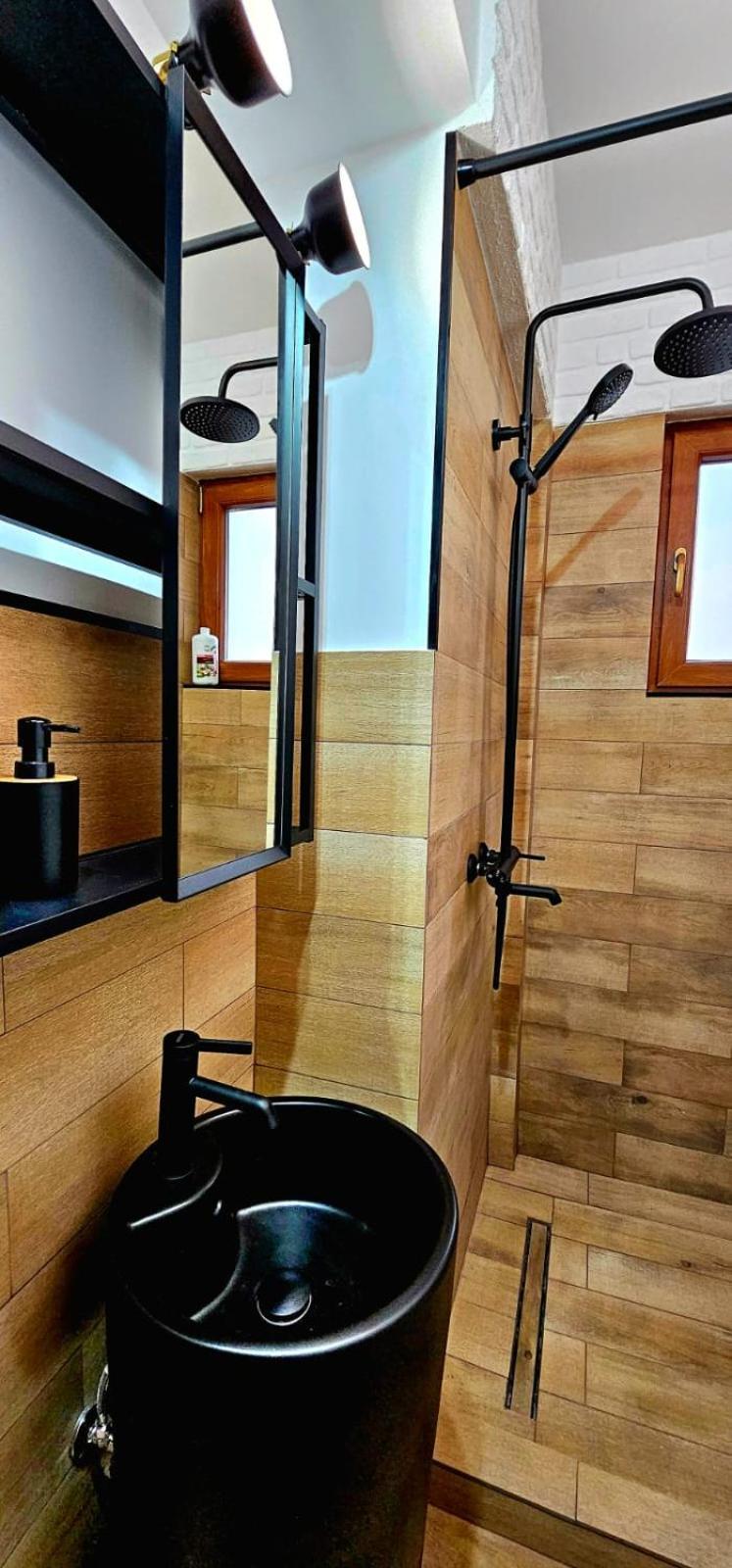 Tantra 4 Calea Victoriei Amzei Apartment