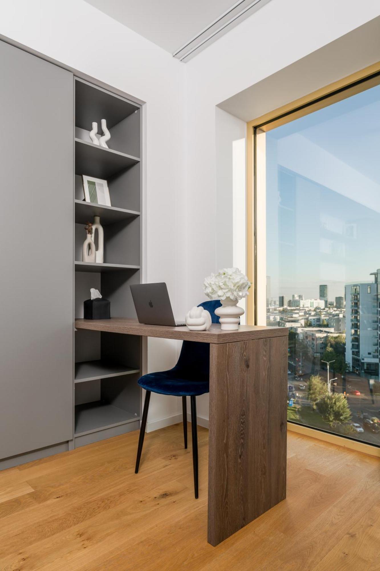 Apartment Mido View With Parking And Self Check-in Bucharest