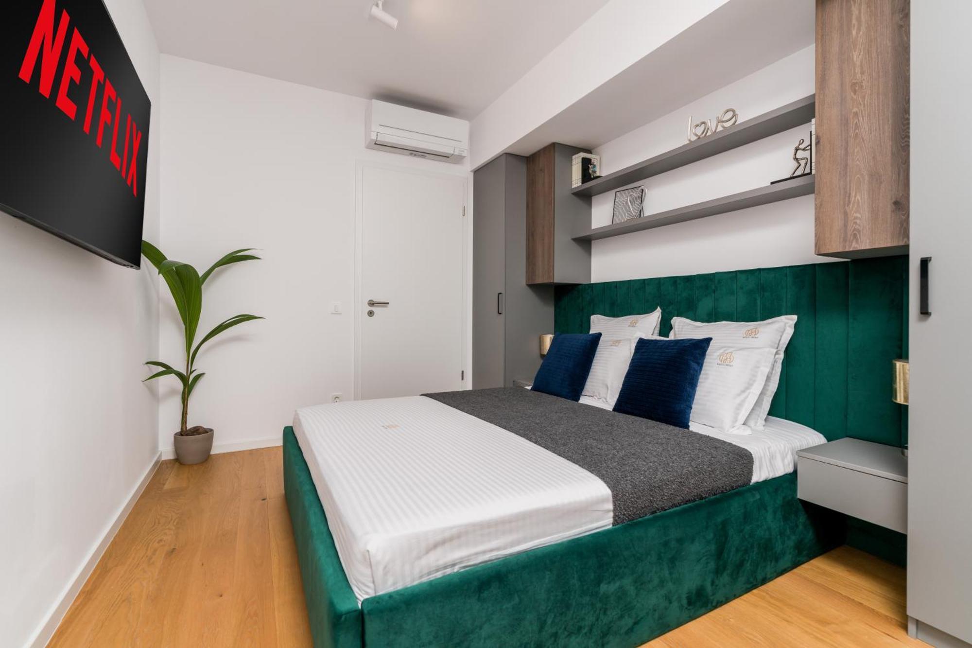 Mido View With Parking And Self Check-in Apartment Bucharest