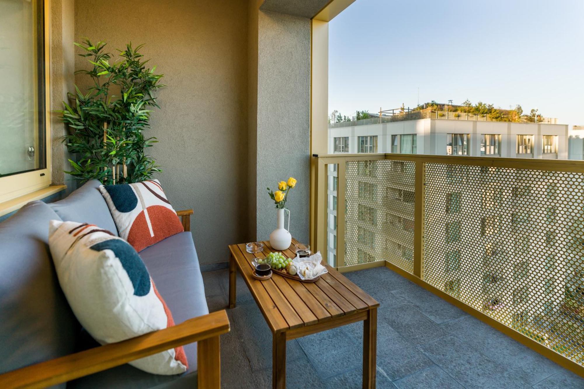Mido View With Parking And Self Check-in Bucharest