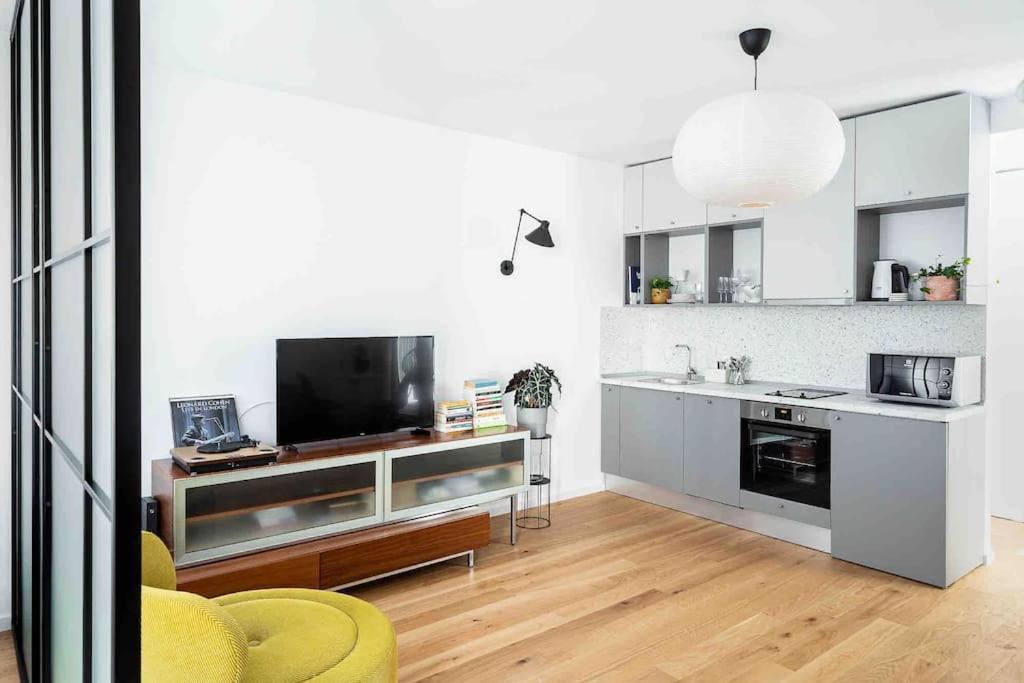 Nook 7 Victoriei New Building With Parking And Security Apartment Bucharest
