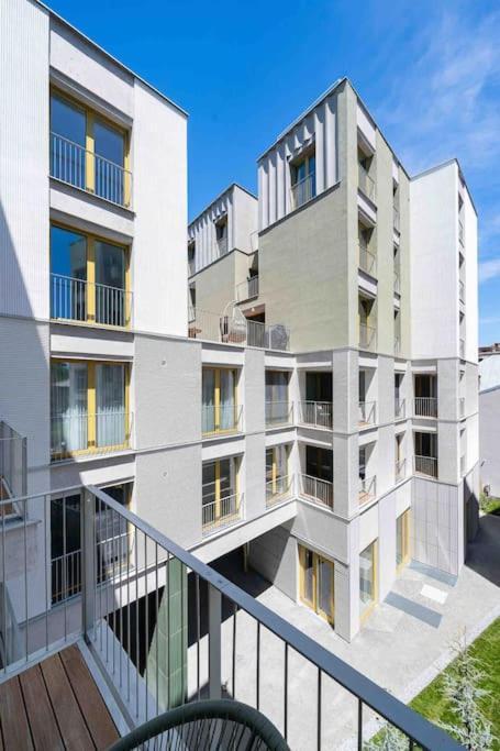 Nook 7 Victoriei New Building With Parking And Security Apartment Bucharest