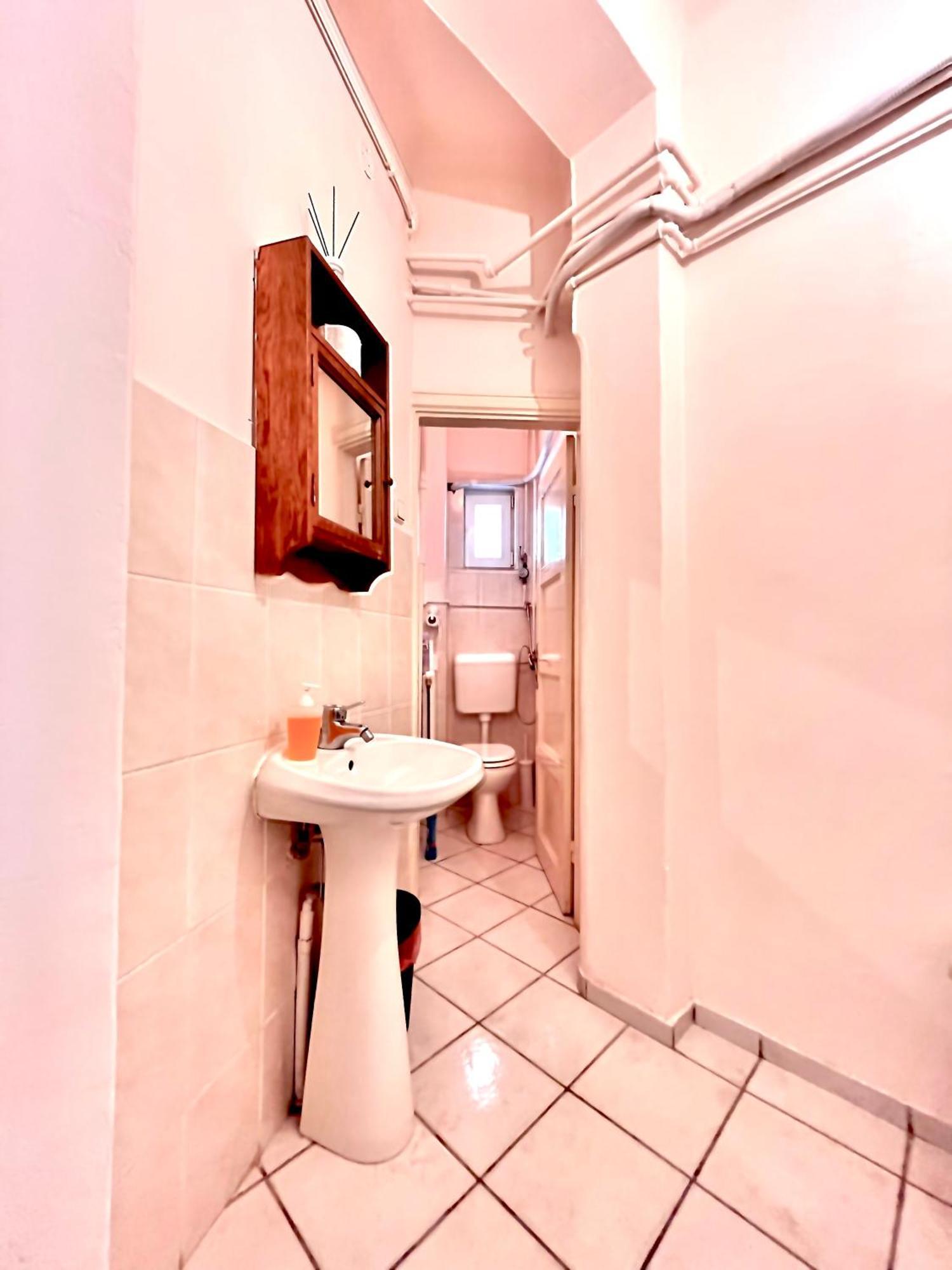 Downtown Unirii Square Private Economy With Shared Amenities Bucharest