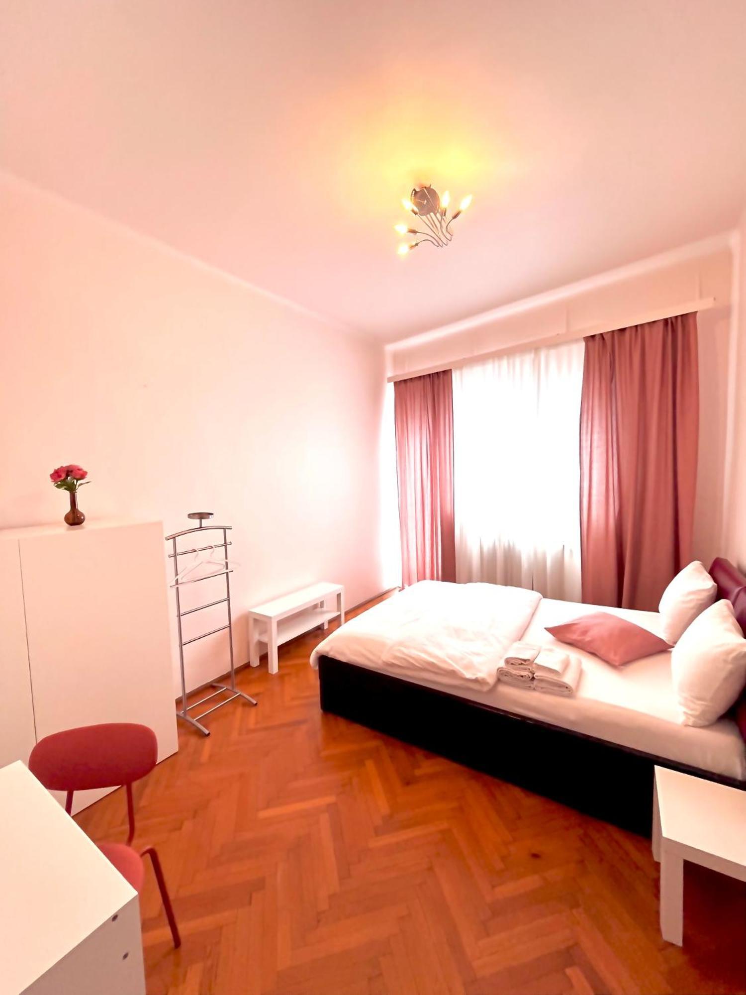 Homestay Downtown Unirii Square Private Economy With Shared Amenities *