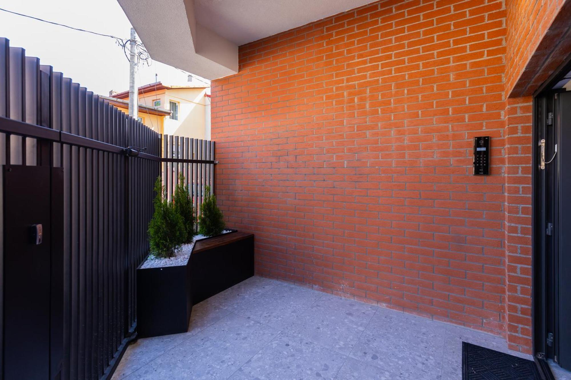 Juno New Boutique Building With Private Parking *