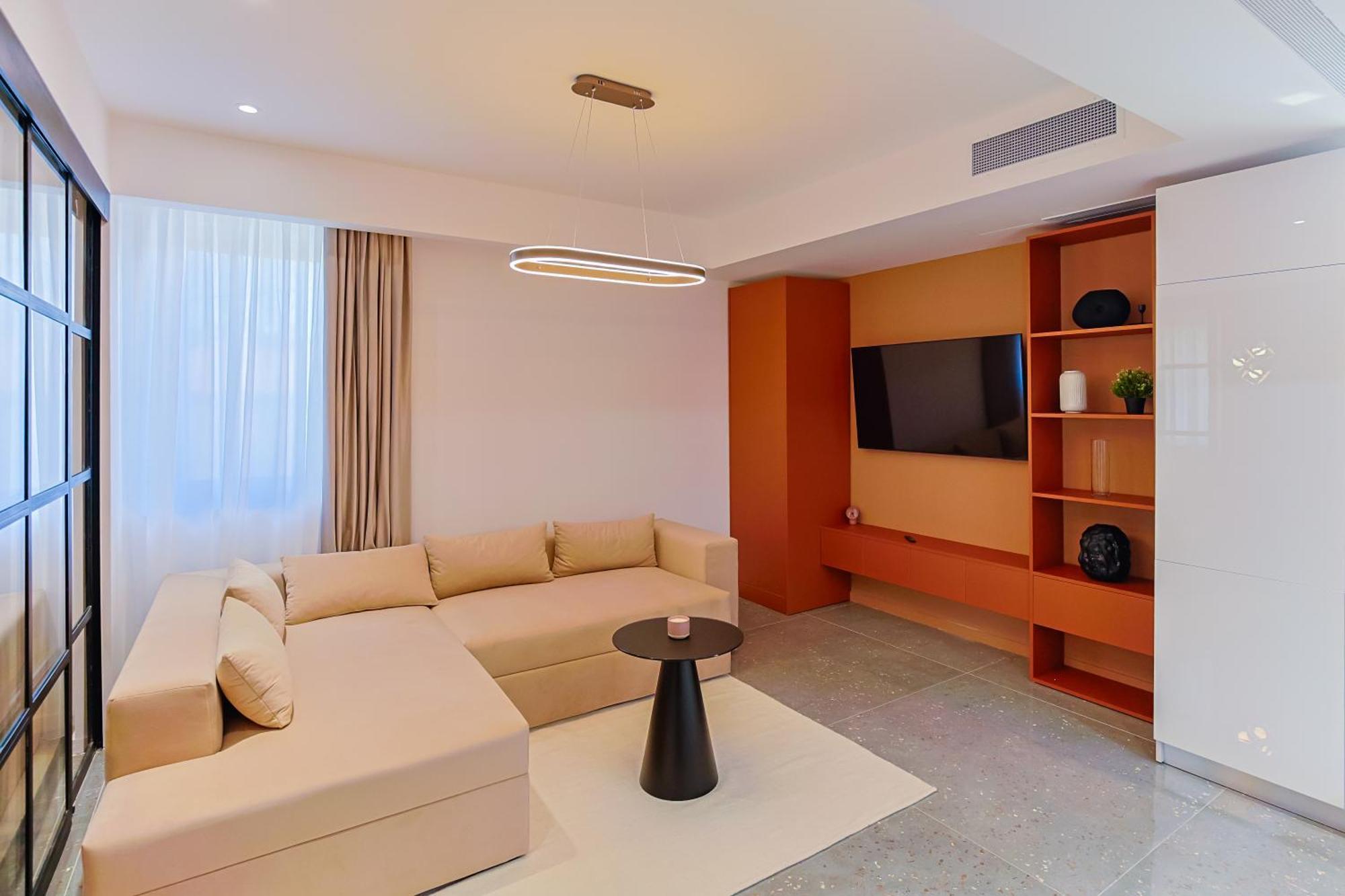 Juno New Boutique Building With Private Parking Apartment *