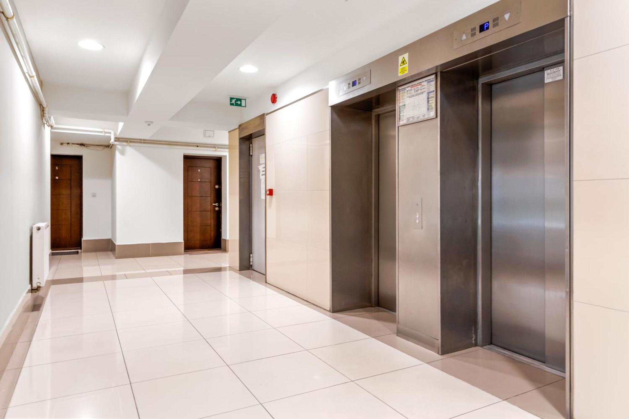 Incity - Near Mall, Balcony - Rh Living Apartment *